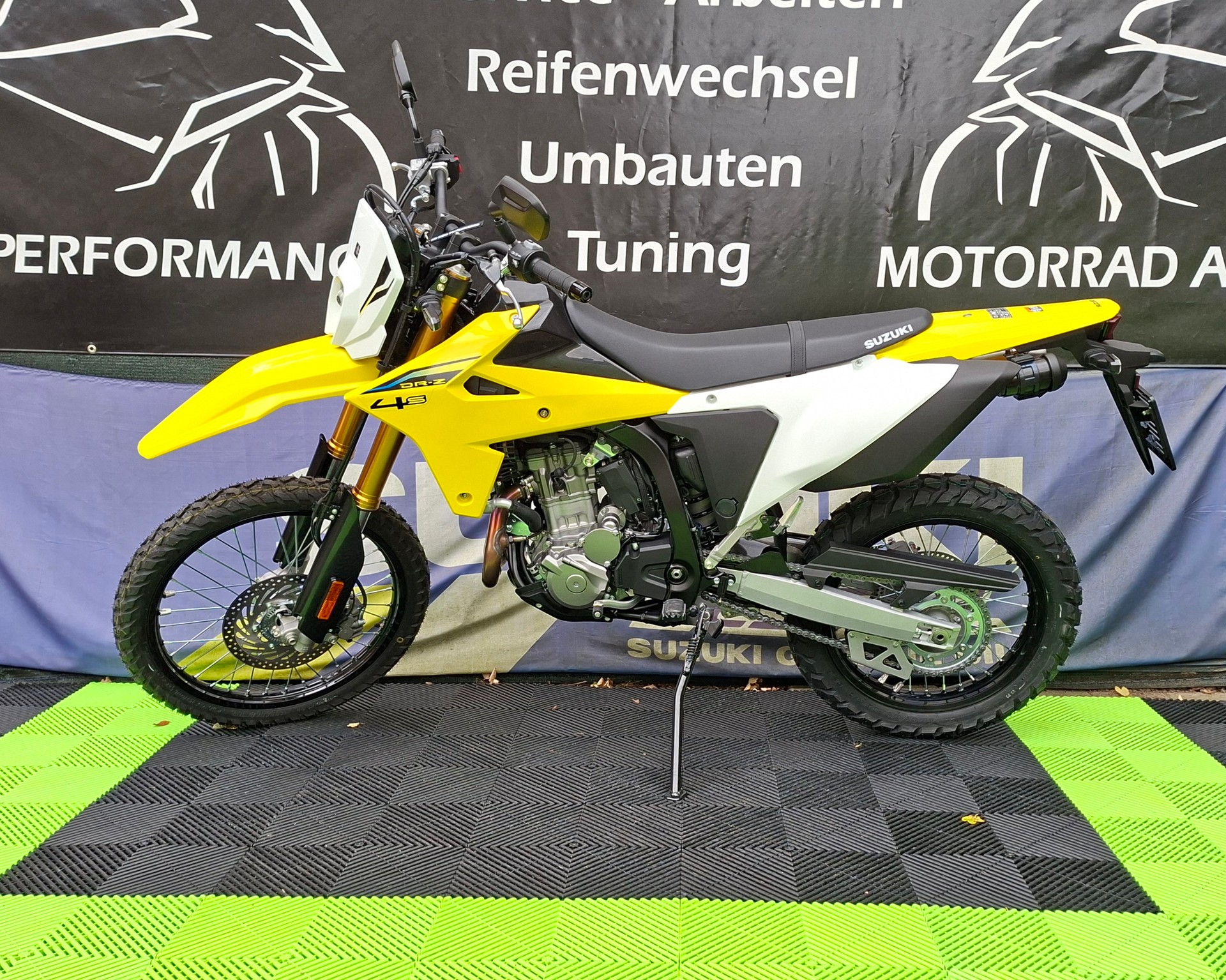 SUZUKI DRZ-4S