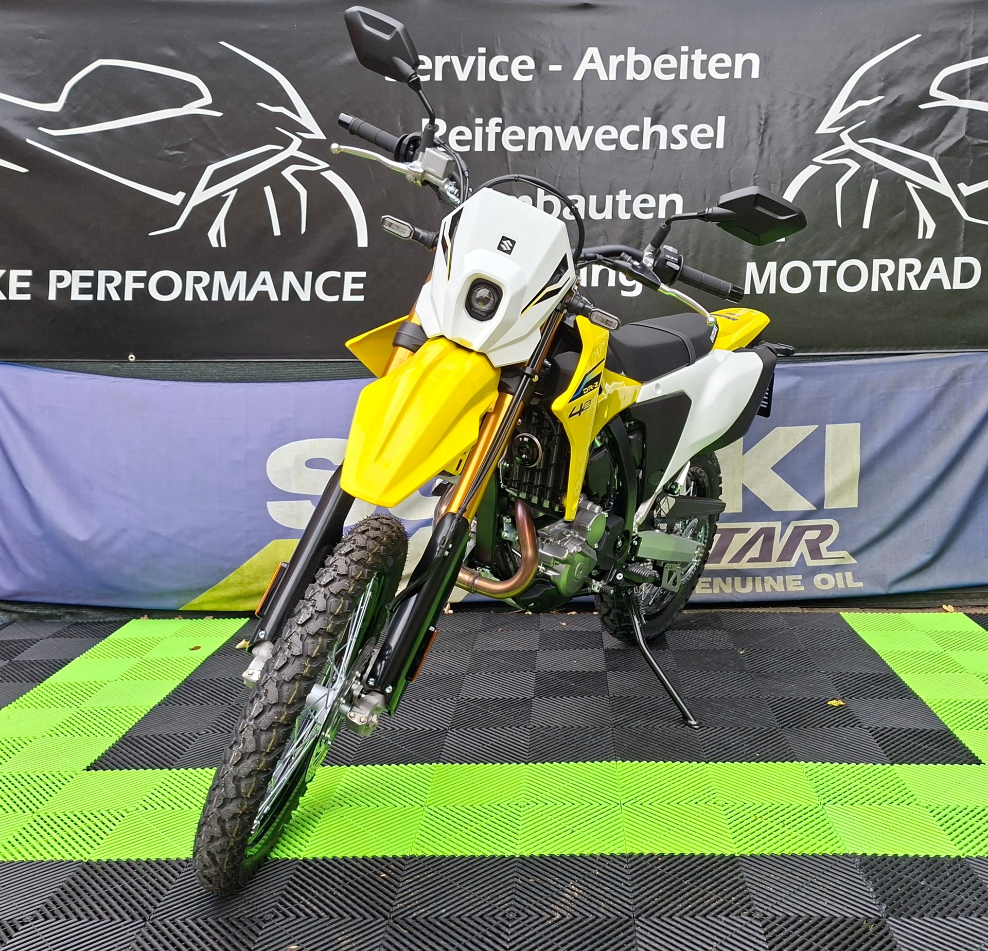 SUZUKI DRZ-4S-showroom-element-2