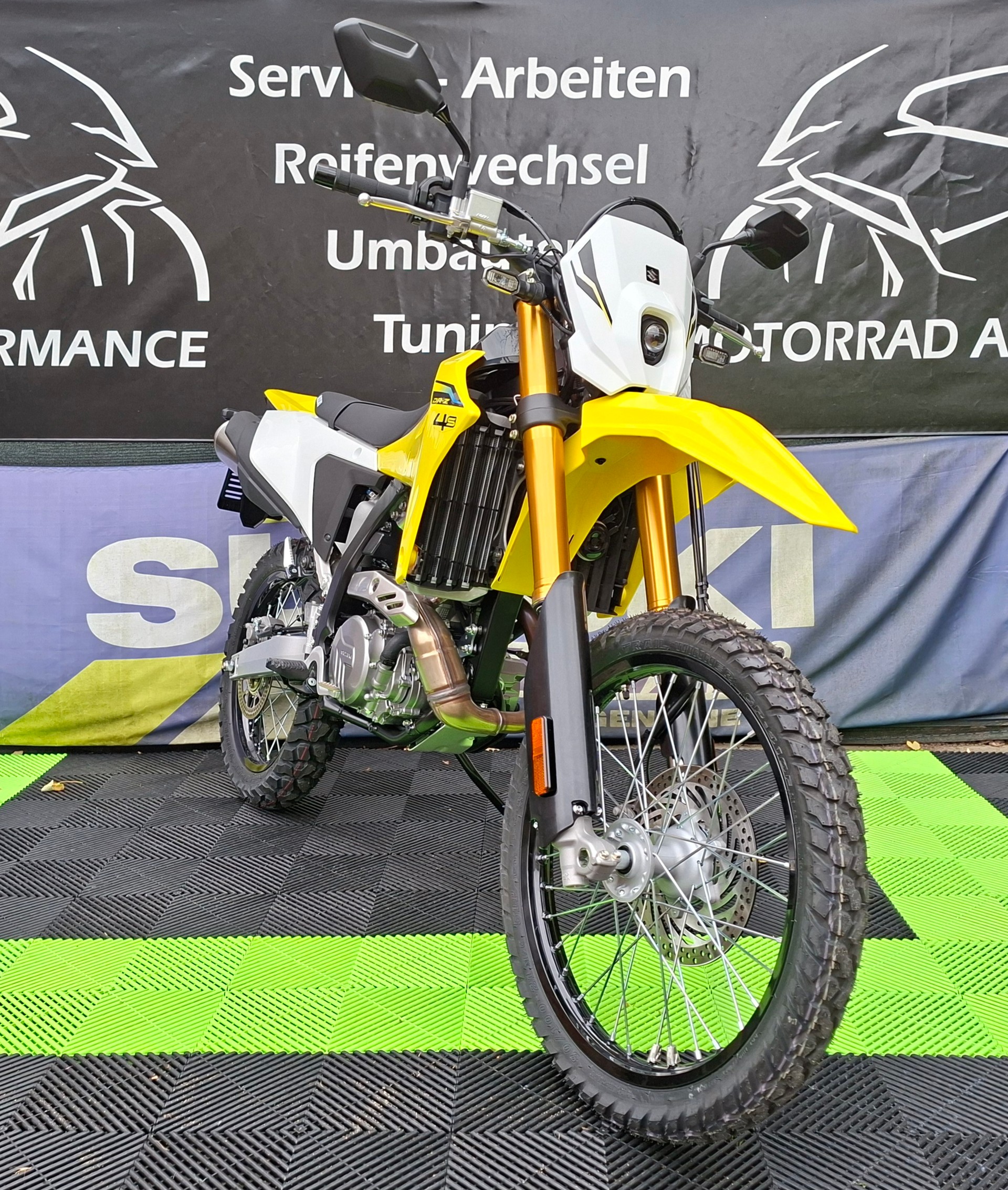 SUZUKI DRZ-4S-image-4