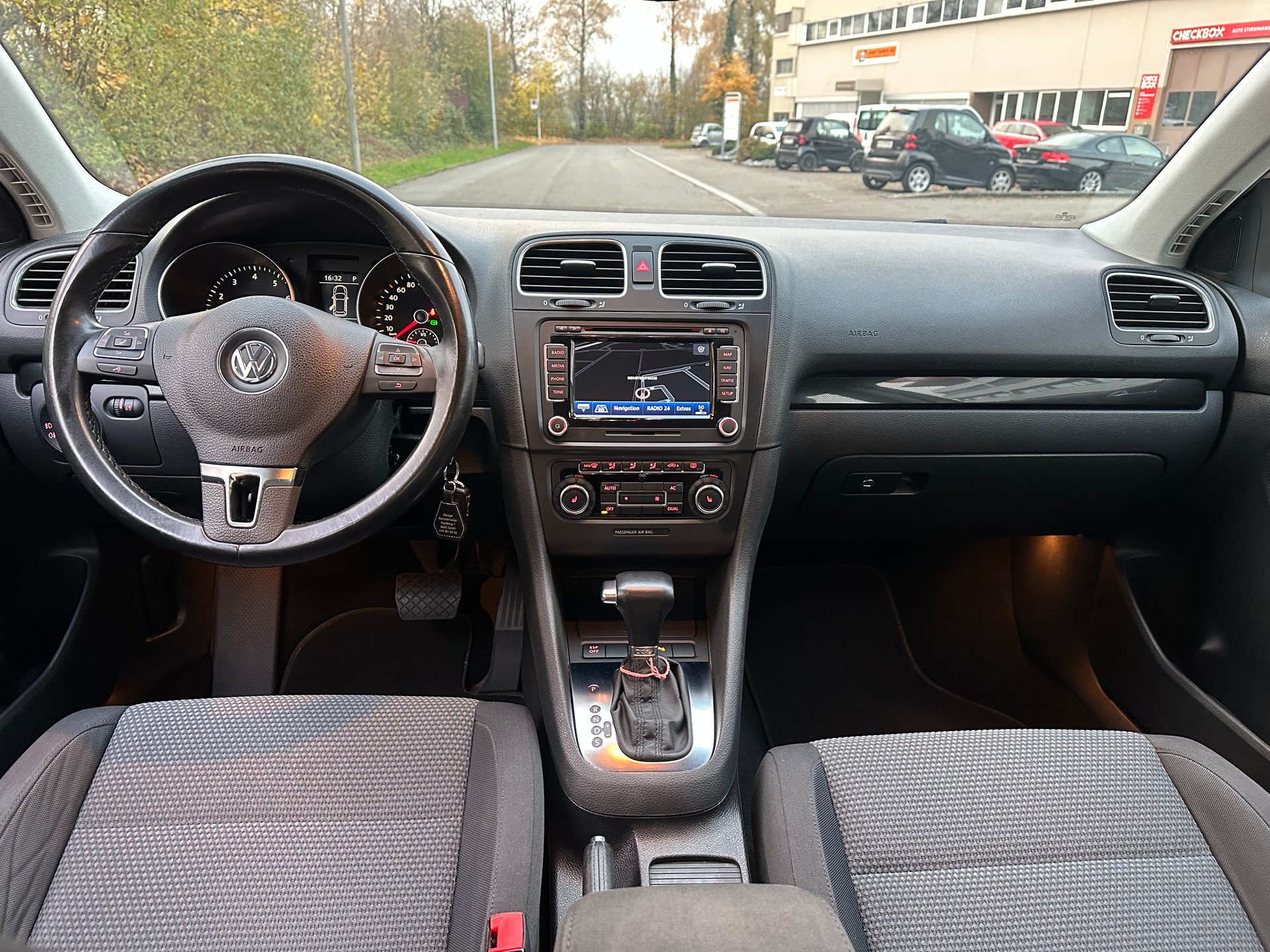 VW Golf Variant 1.4 TSI Highline DSG-image-11