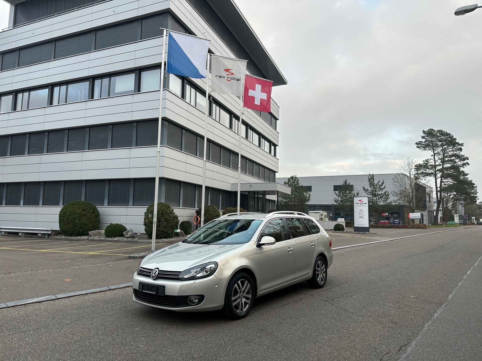 VW Golf Variant 1.4 TSI Highline DSG-image-0