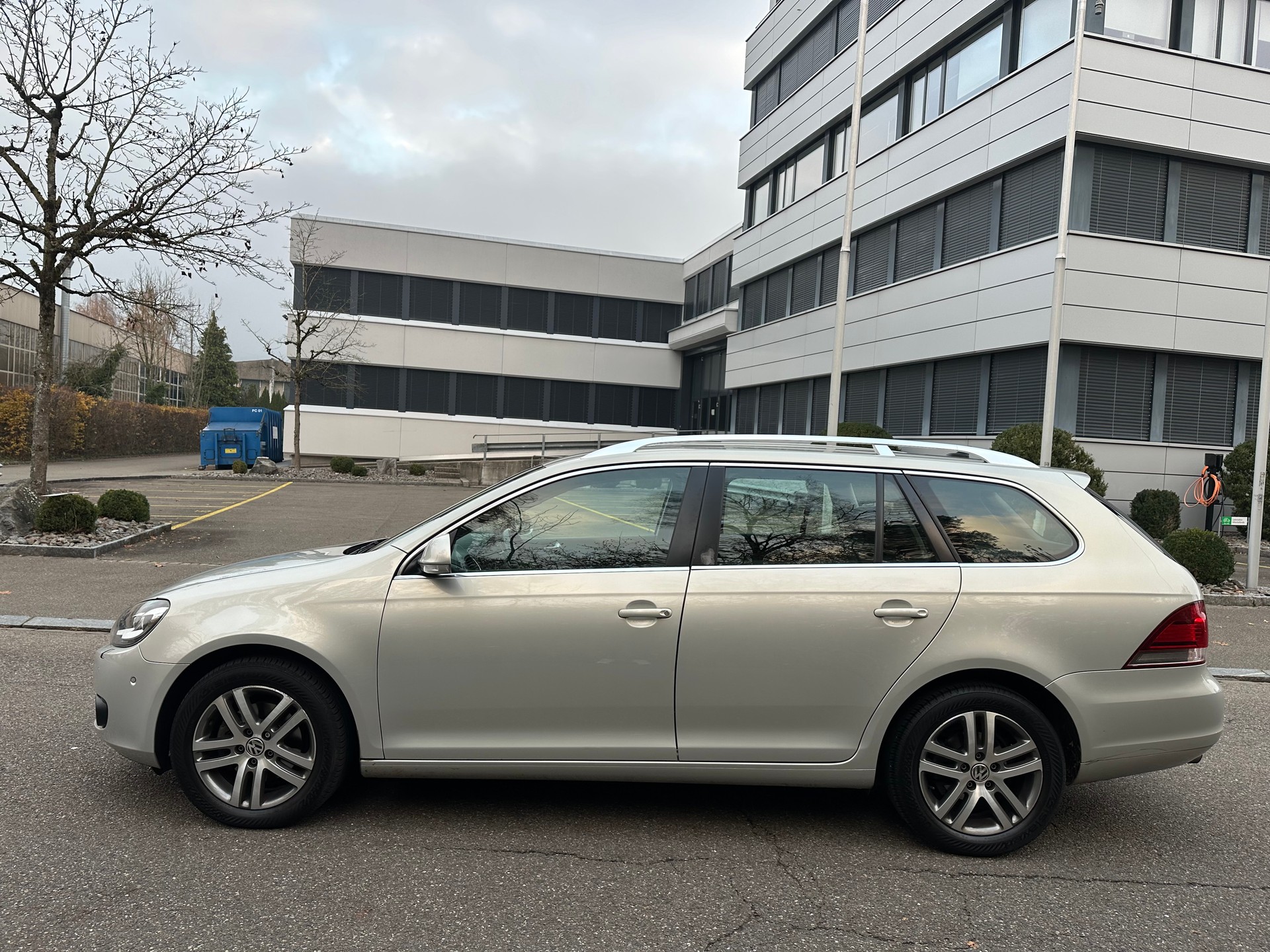 VW Golf Variant 1.4 TSI Highline DSG-image-3