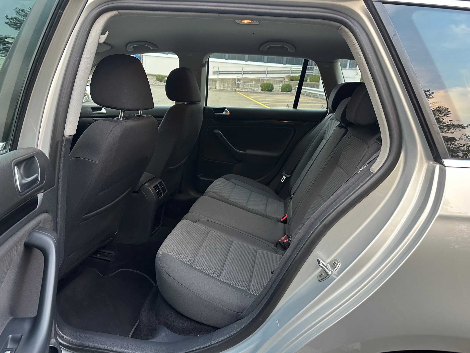 VW Golf Variant 1.4 TSI Highline DSG-image-9