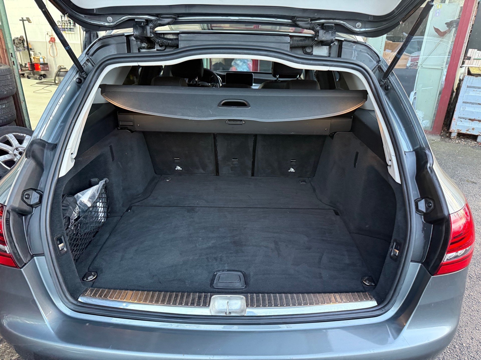 MERCEDES-BENZ C 220 d Avantgarde 4Matic 9G-Tronic-image-13