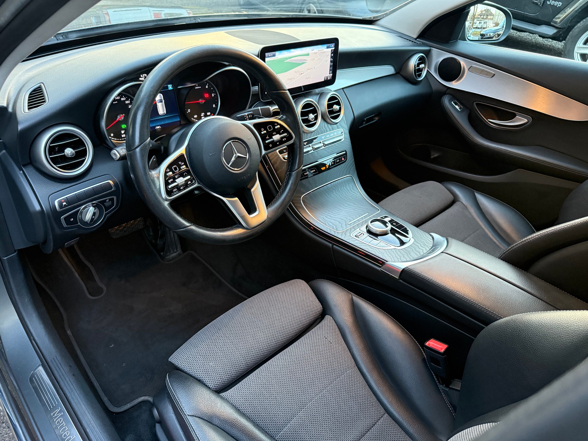 MERCEDES-BENZ C 220 d Avantgarde 4Matic 9G-Tronic-image-12