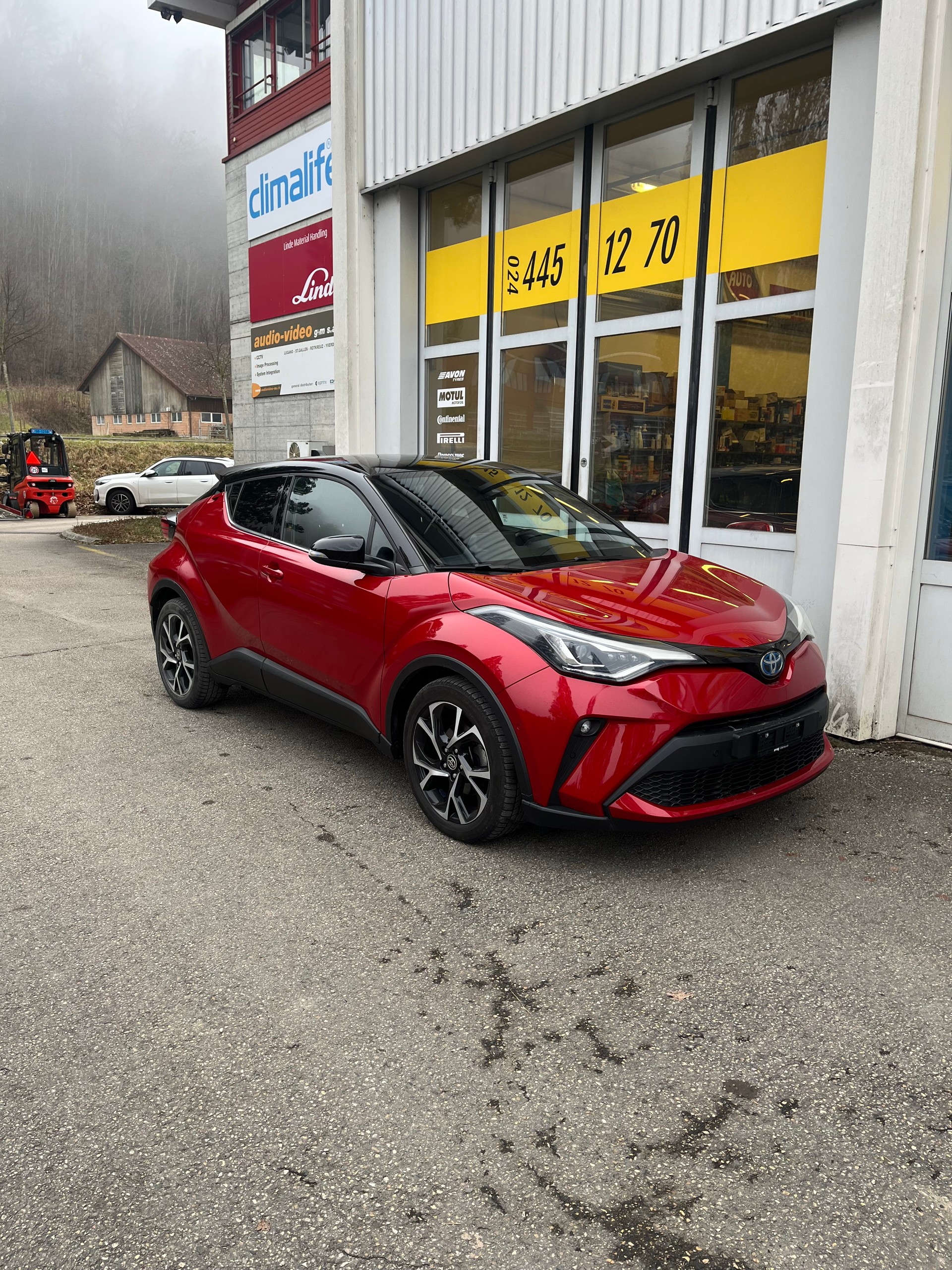TOYOTA C-HR 2.0 HSD CVT Trend-image-1