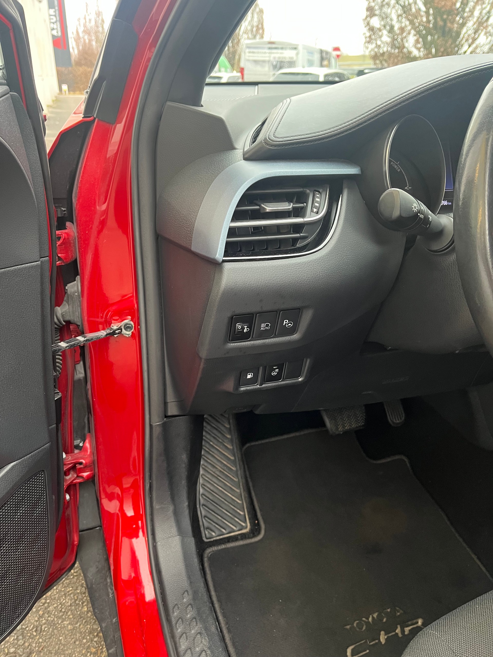 TOYOTA C-HR 2.0 HSD CVT Trend-image-5