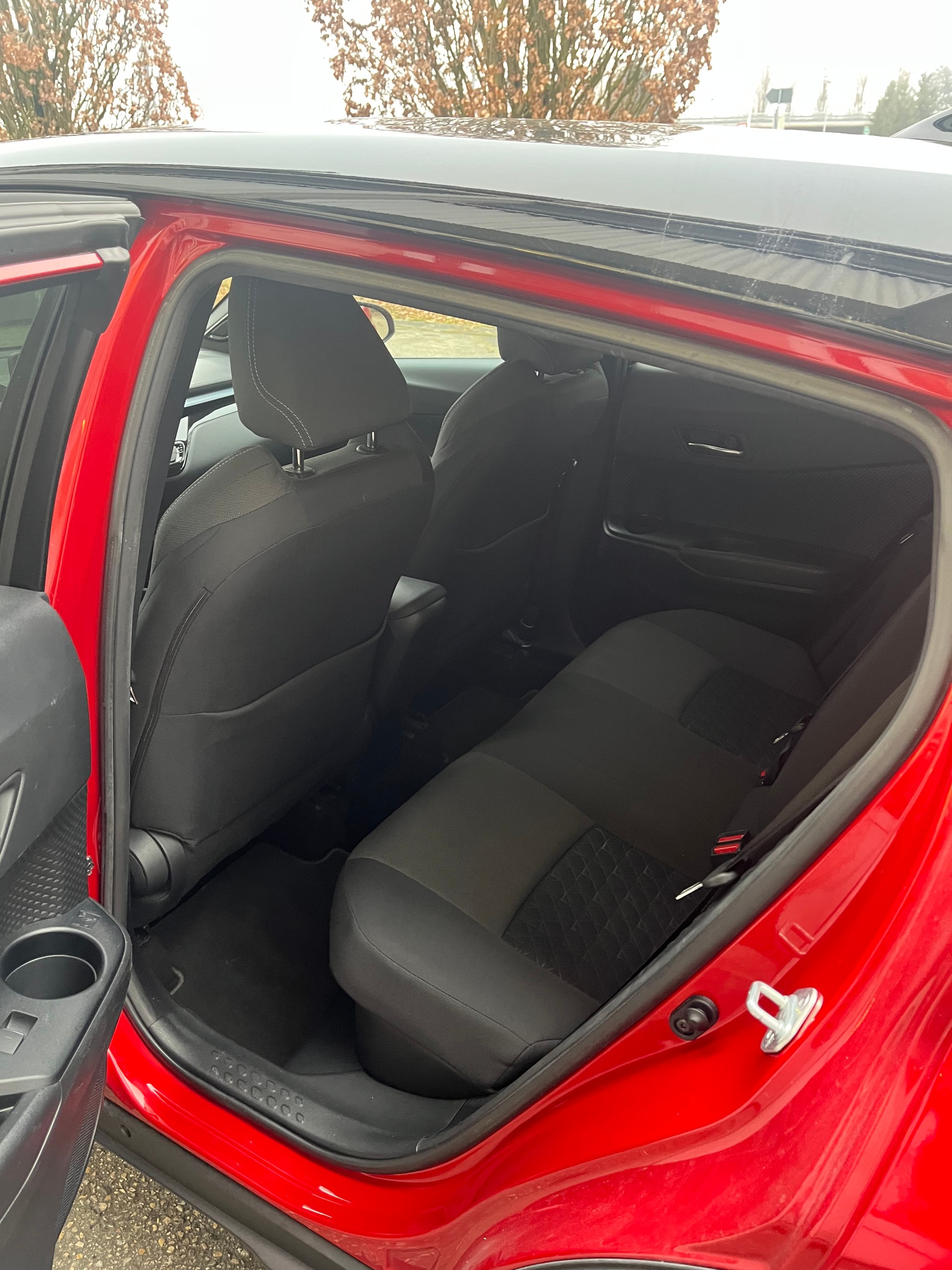 TOYOTA C-HR 2.0 HSD CVT Trend-image-3