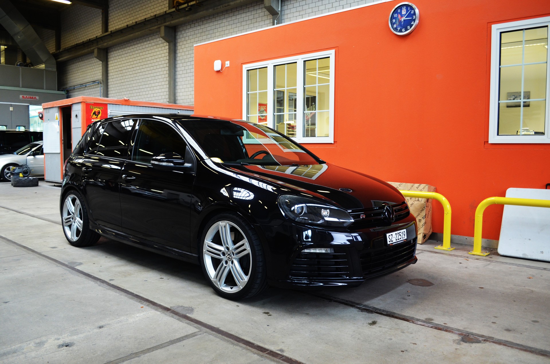 VW Golf 2.0 TSI R 4Motion-image-0