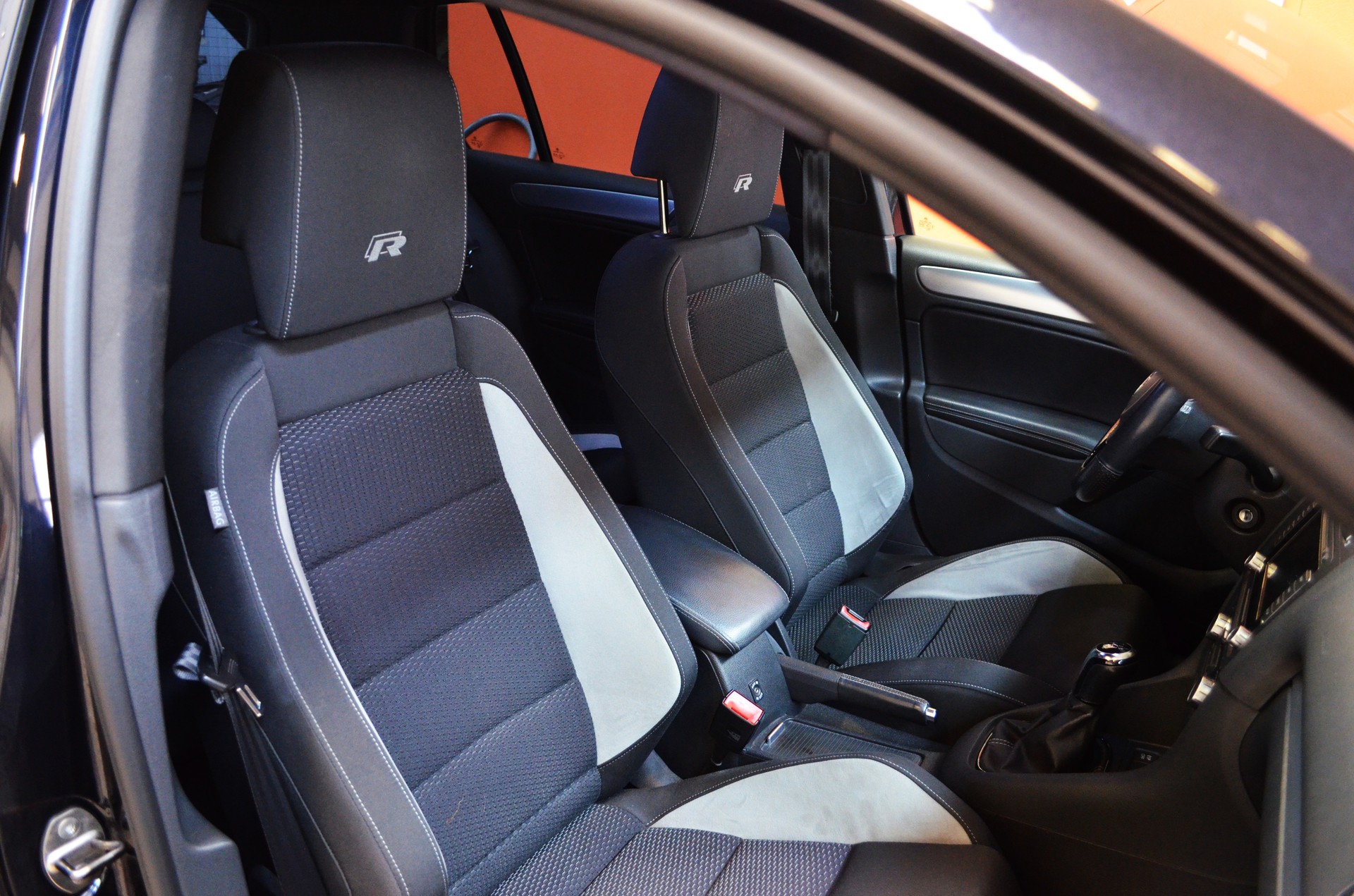 VW Golf 2.0 TSI R 4Motion-image-9