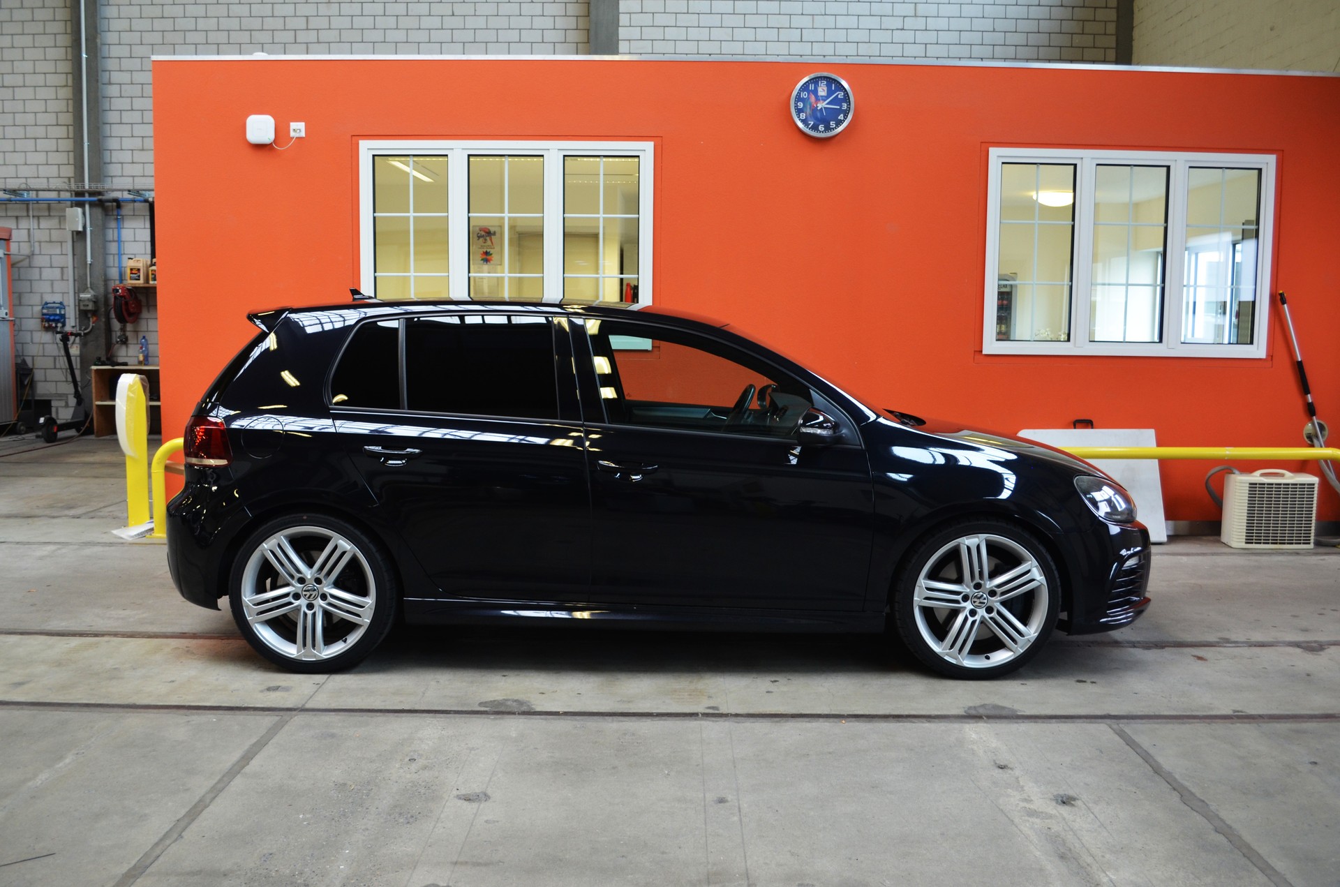 VW Golf 2.0 TSI R 4Motion-image-3