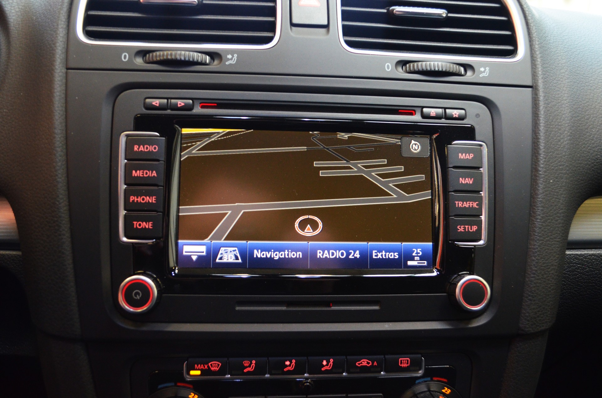 VW Golf 2.0 TSI R 4Motion-image-10