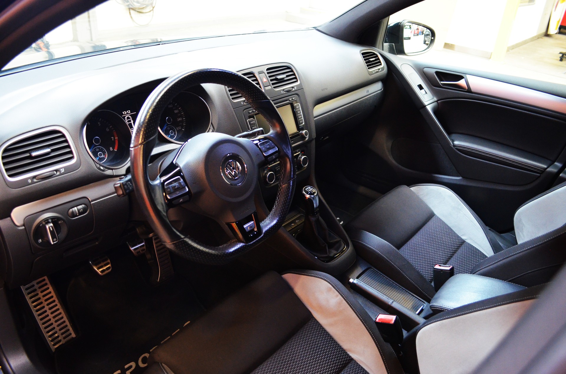 VW Golf 2.0 TSI R 4Motion-image-7