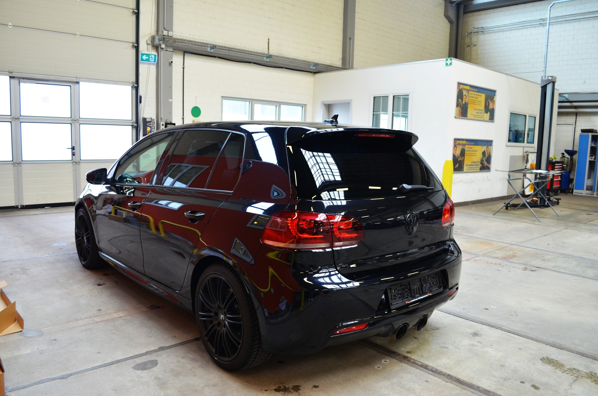 VW Golf 2.0 TSI R 4Motion-image-6