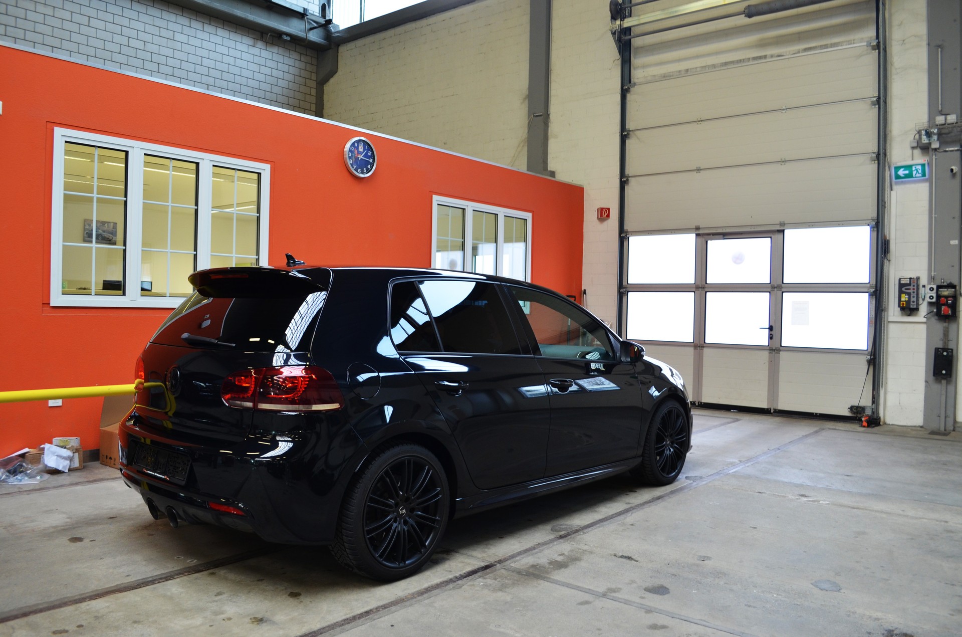 VW Golf 2.0 TSI R 4Motion-image-4