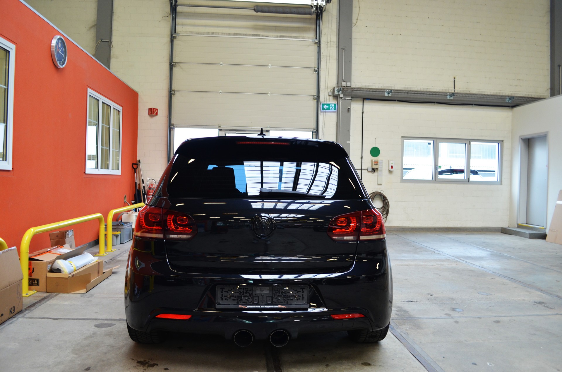 VW Golf 2.0 TSI R 4Motion-image-5