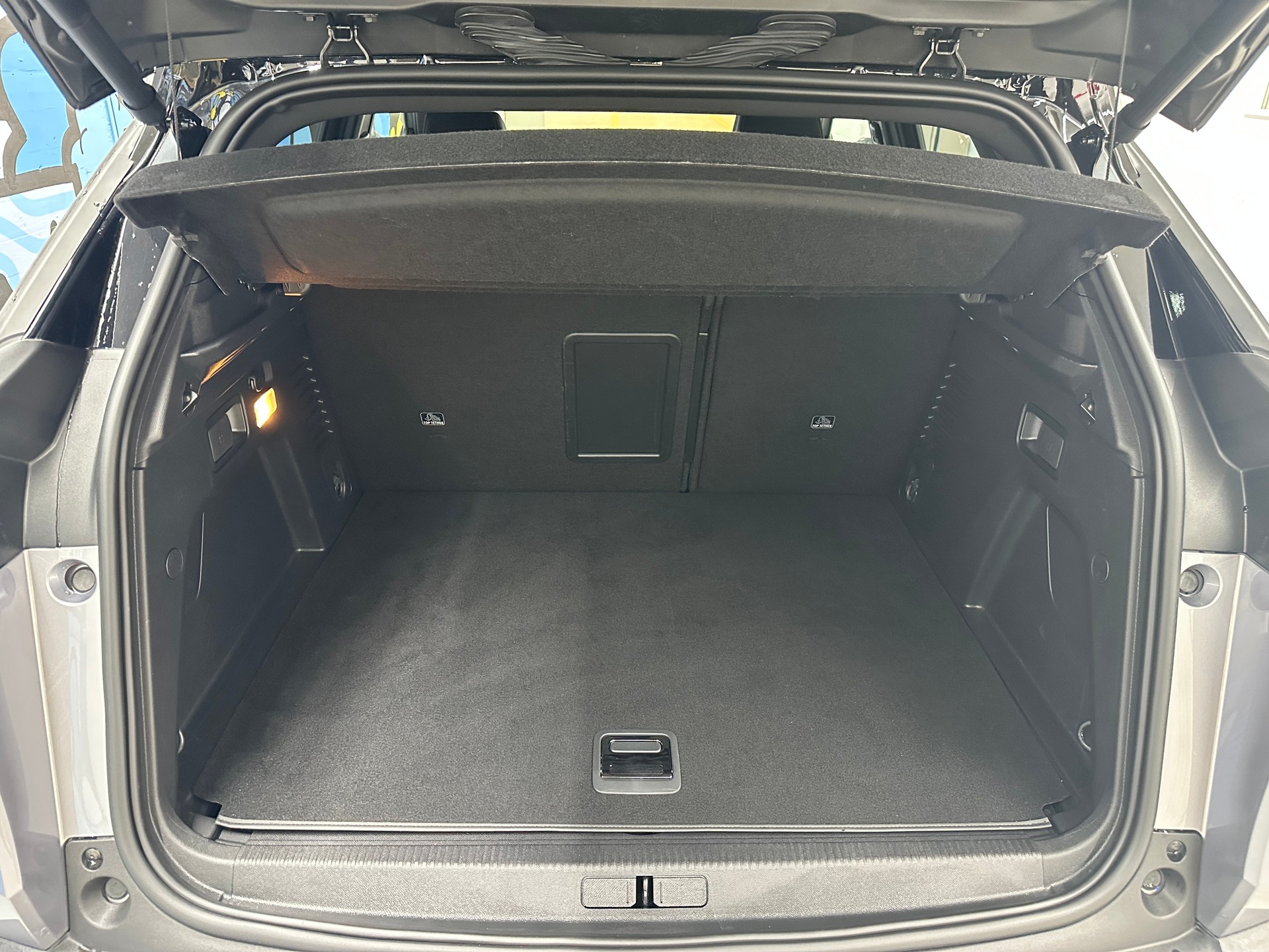 PEUGEOT 3008 225e Hybrid2 GT EAT8-image-5