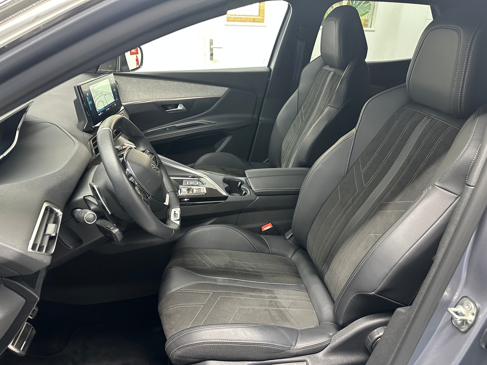 PEUGEOT 3008 225e Hybrid2 GT EAT8-image-7