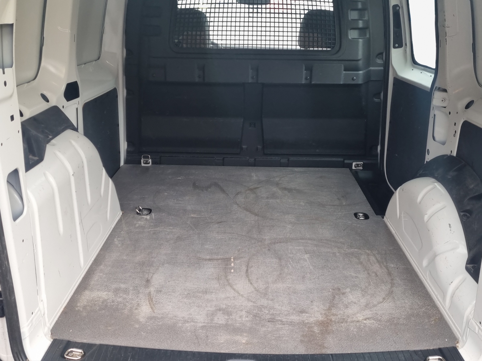 VW Caddy Cargo 2.0TDI-image-12