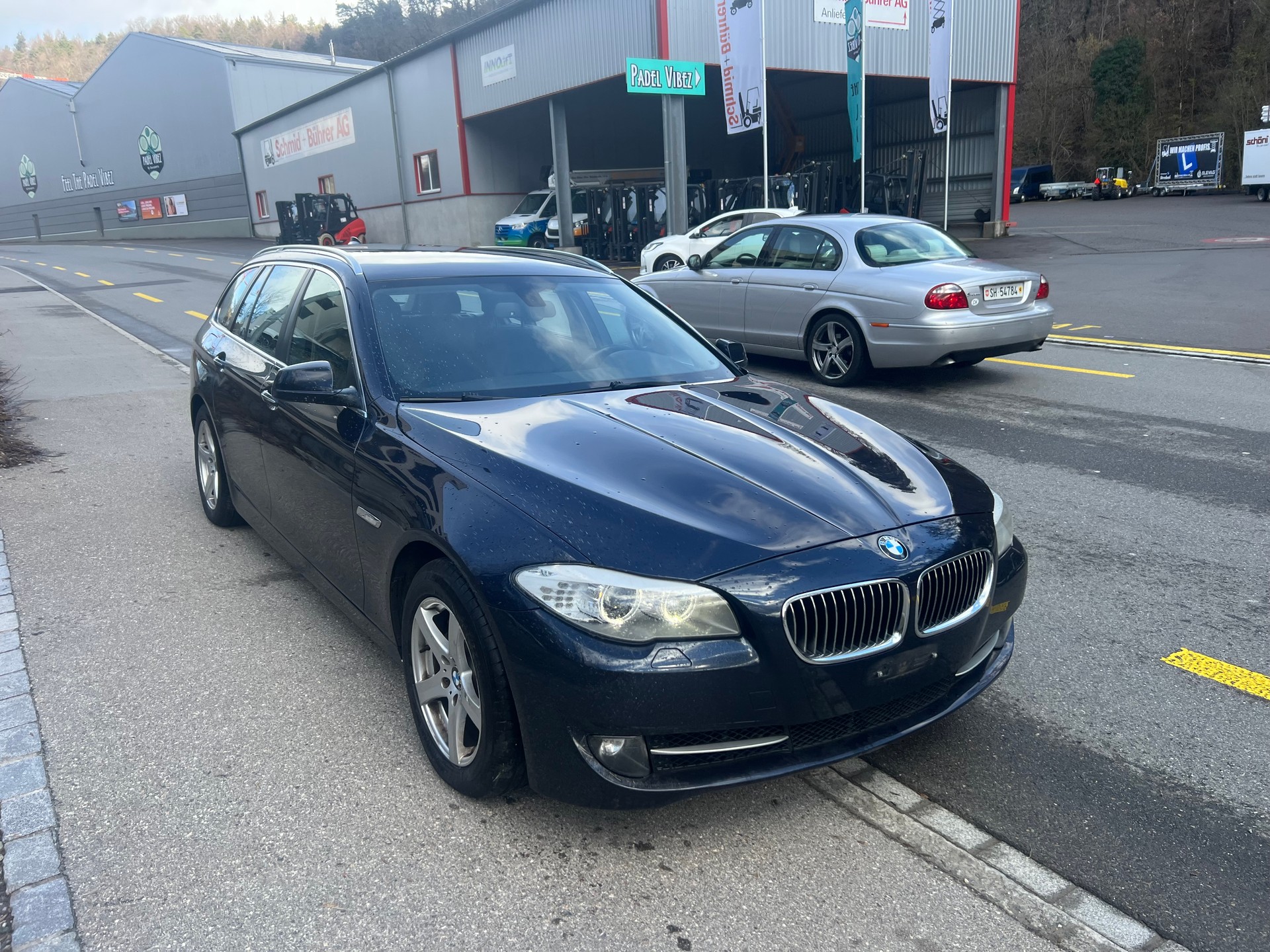 BMW 528i xDrive Touring Steptronic-image-0