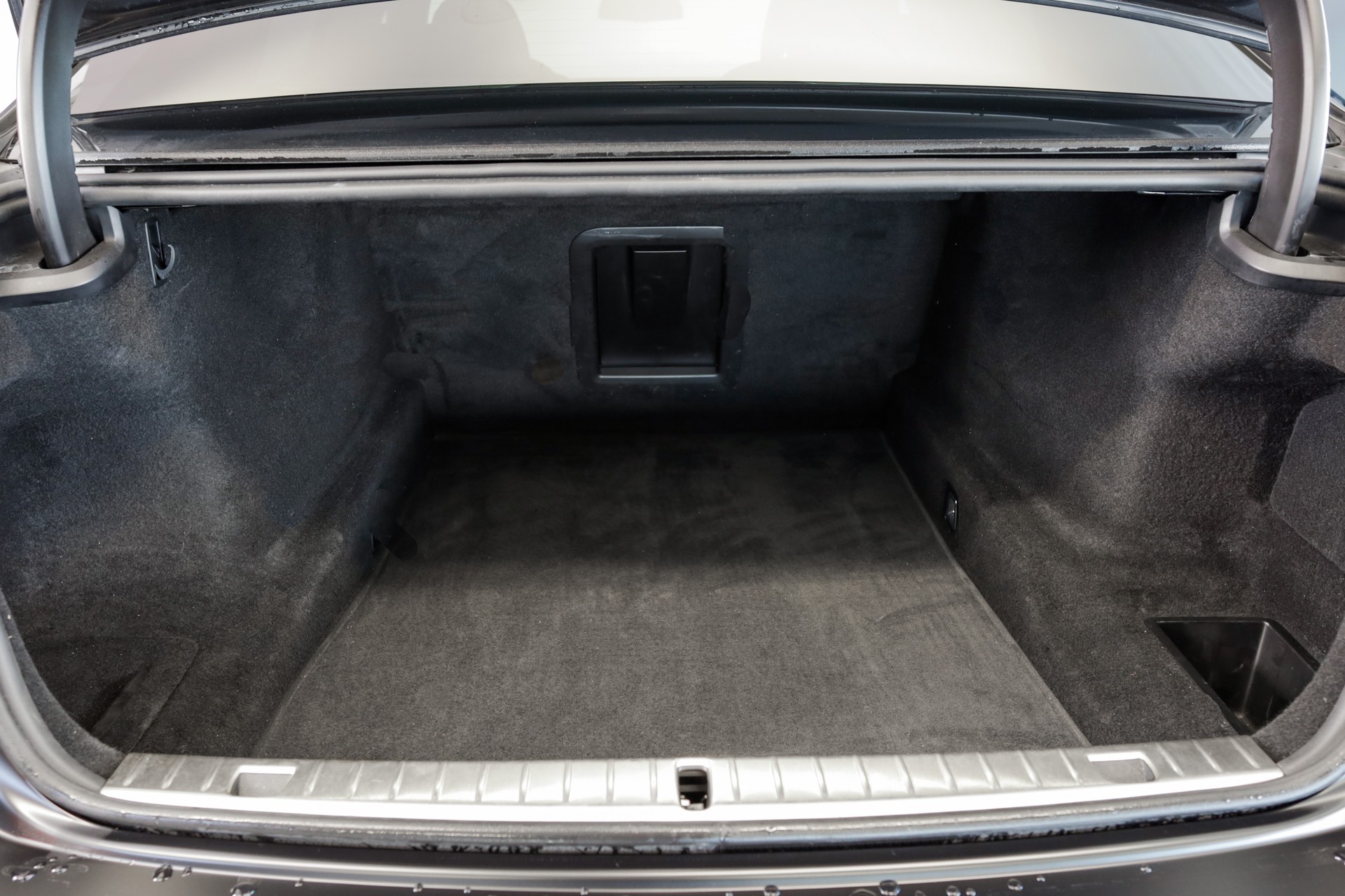BMW 750i xDrive M Sport Steptronic-image-23