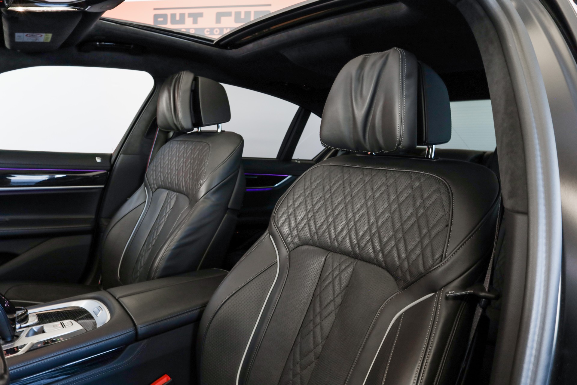 BMW 750i xDrive M Sport Steptronic-image-6