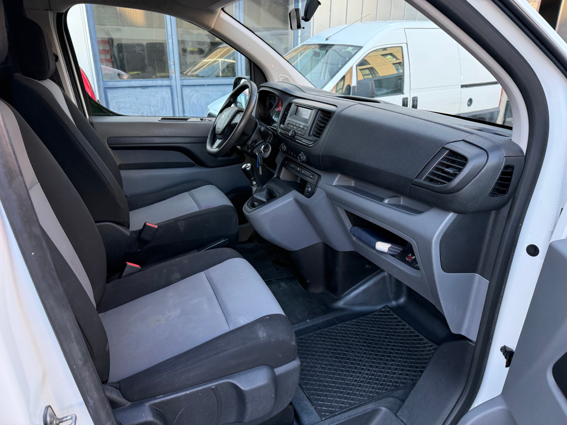 PEUGEOT Expert 1.6 BlueHDi 95 Active Compact-image-9