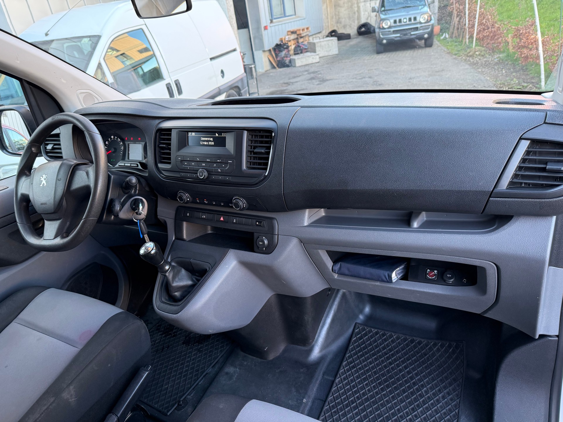 PEUGEOT Expert 1.6 BlueHDi 95 Active Compact-image-10