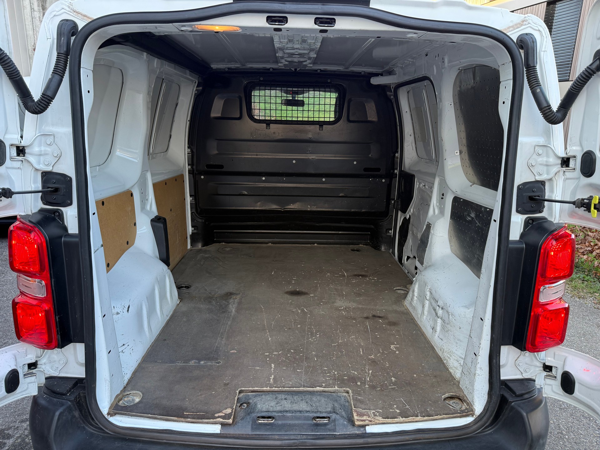 PEUGEOT Expert 1.6 BlueHDi 95 Active Compact-image-7