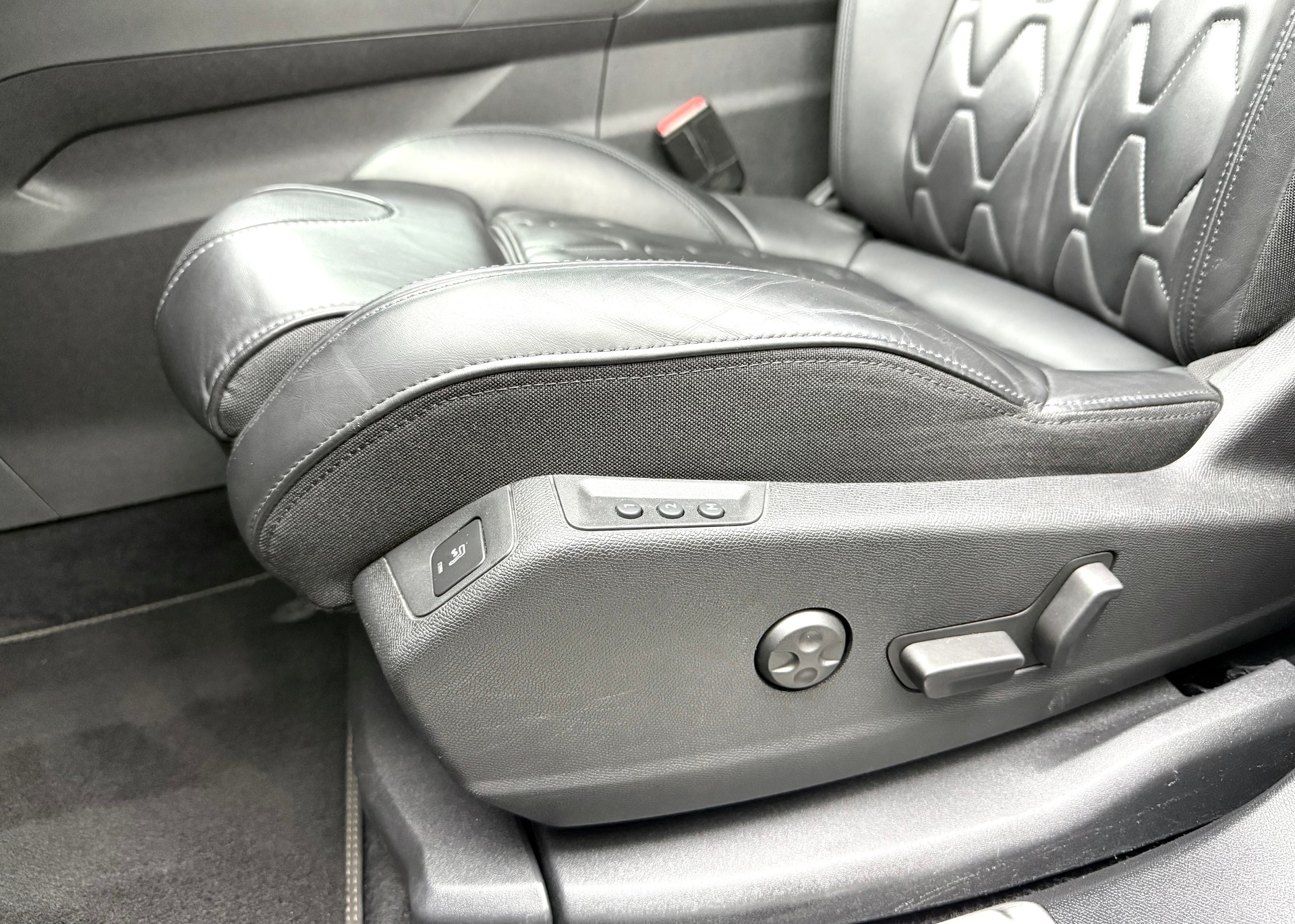 PEUGEOT 5008 1.2 Pure Tech GT EAT8 7-Plätzer-image-14