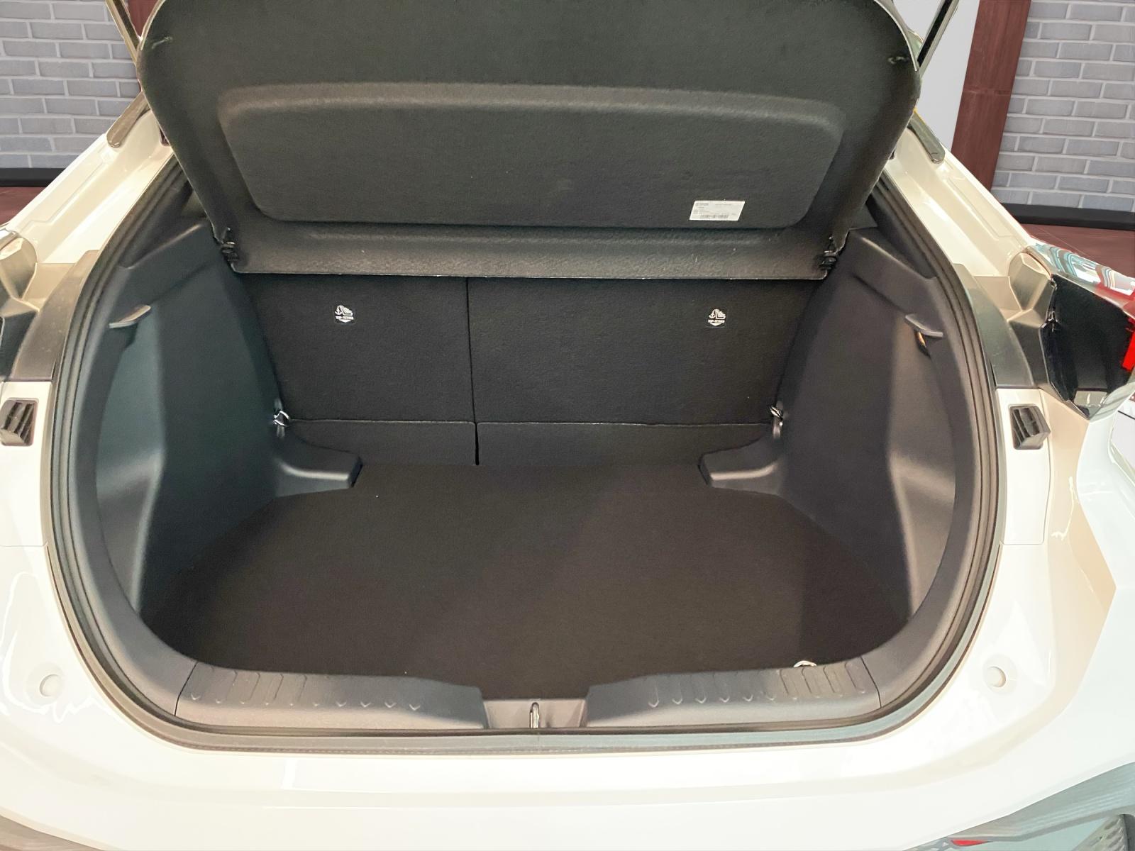 TOYOTA C-HR 1.8 HEV Swiss Edition-image-9