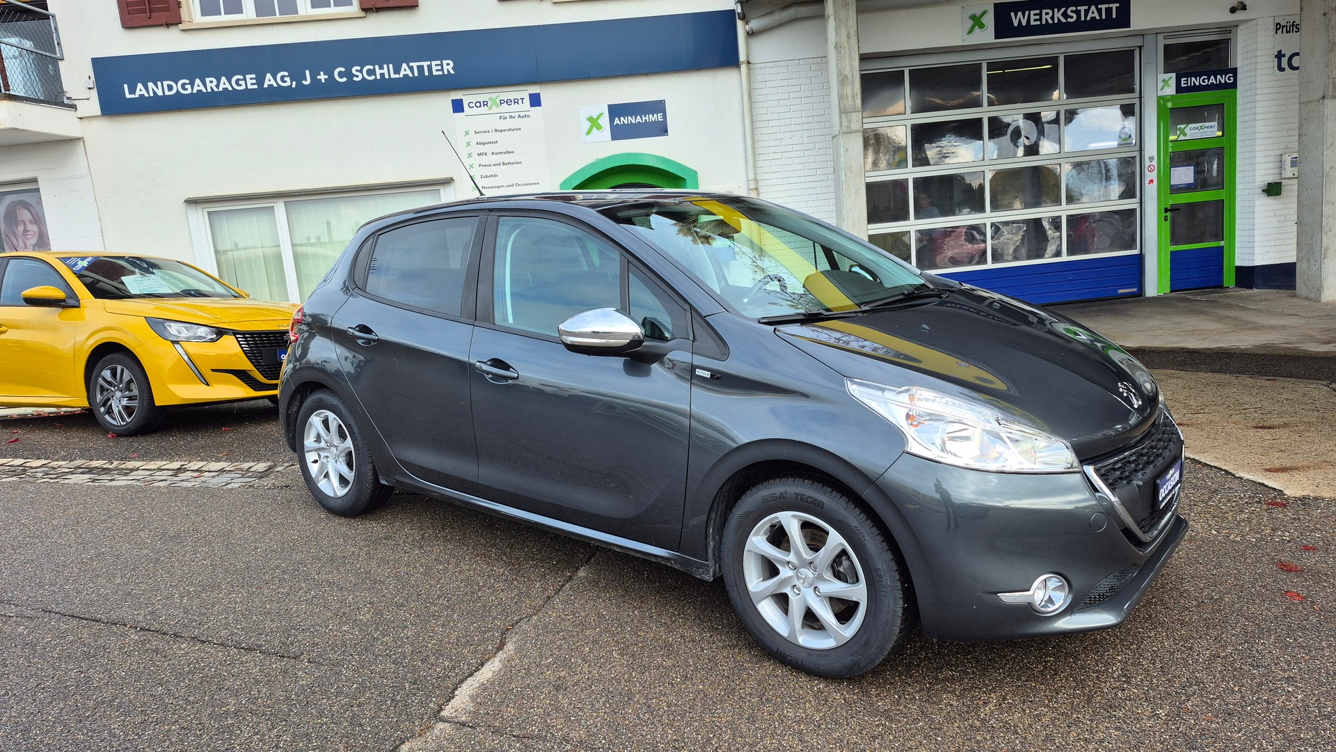 PEUGEOT 208 1.2 VTI Style-image-0