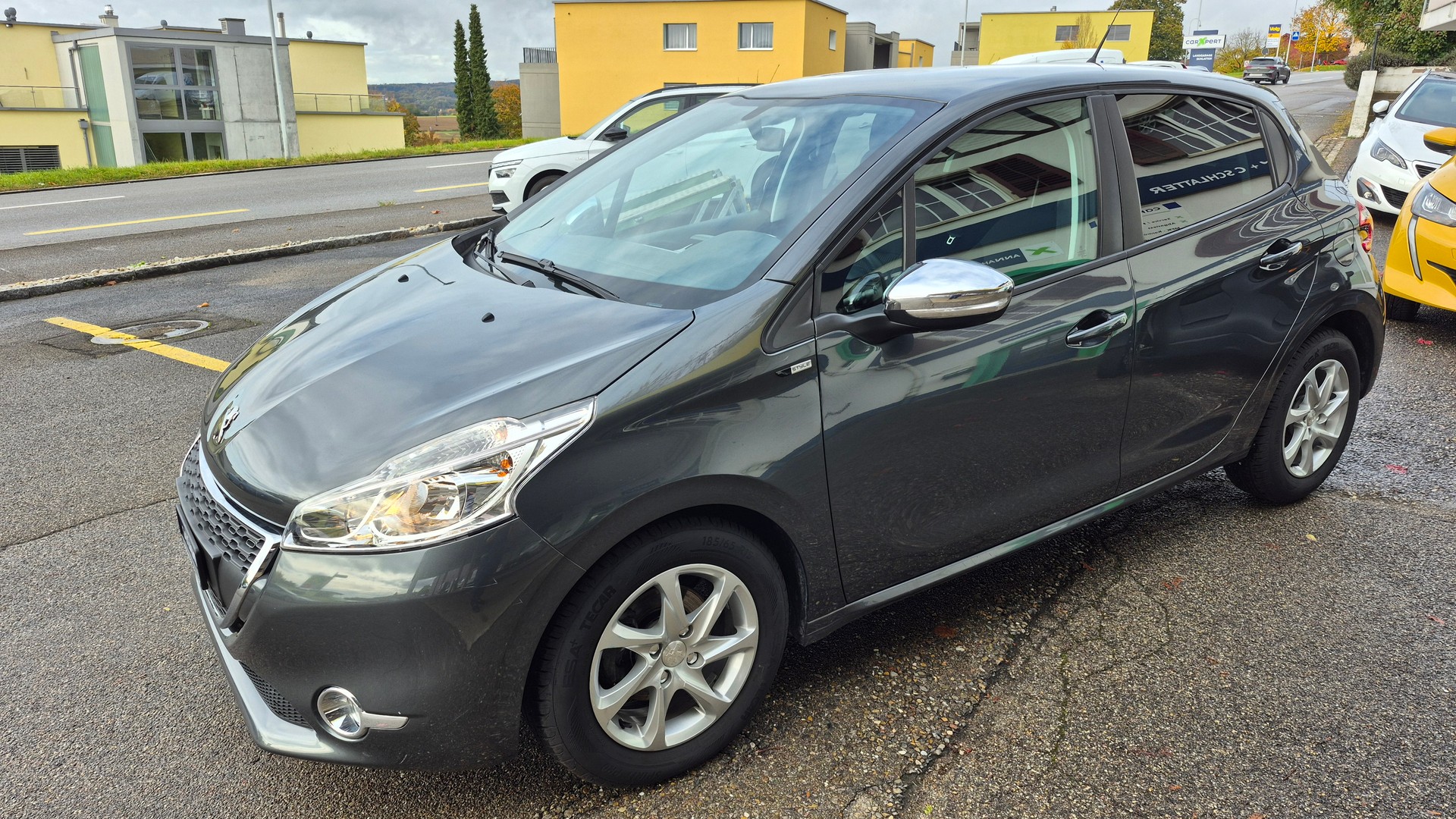 PEUGEOT 208 1.2 VTI Style-image-8
