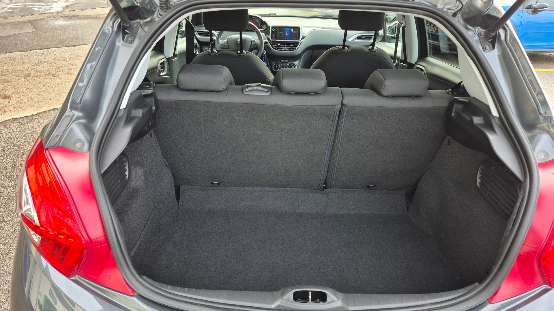 PEUGEOT 208 1.2 VTI Style-image-5