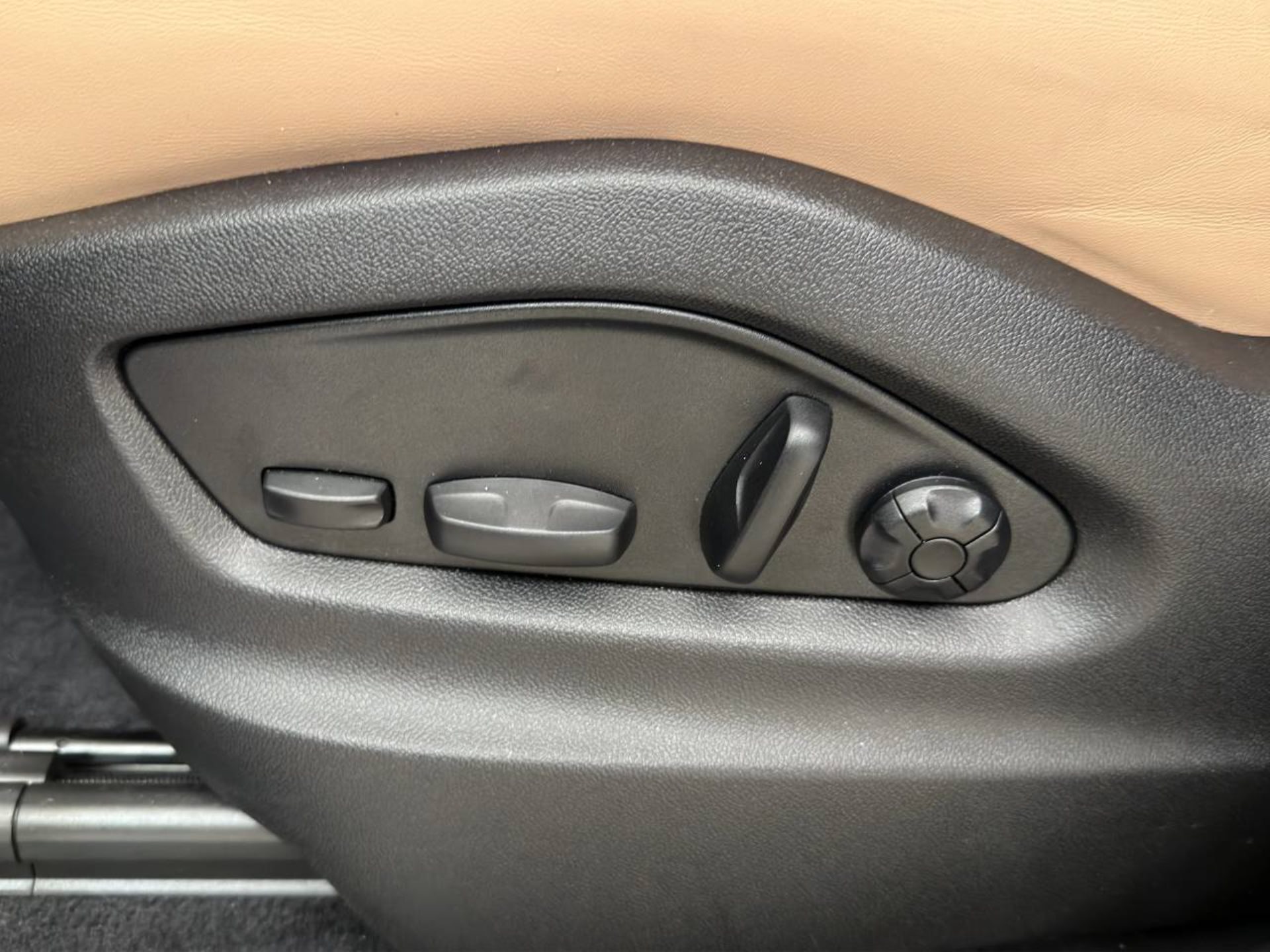 PORSCHE Cayenne E-Hybrid-image-24
