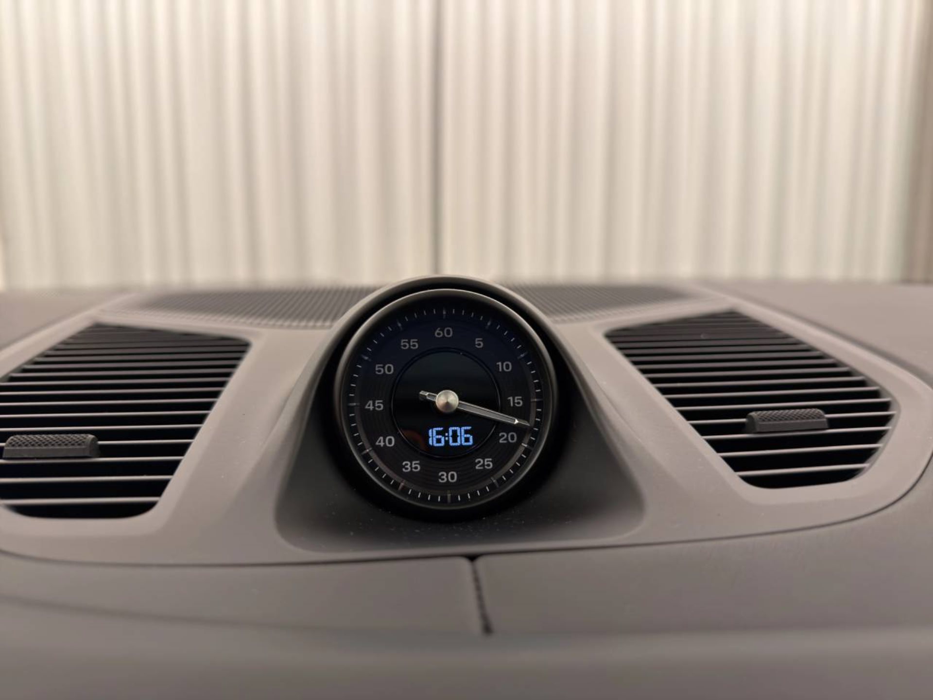 PORSCHE Cayenne E-Hybrid-image-22