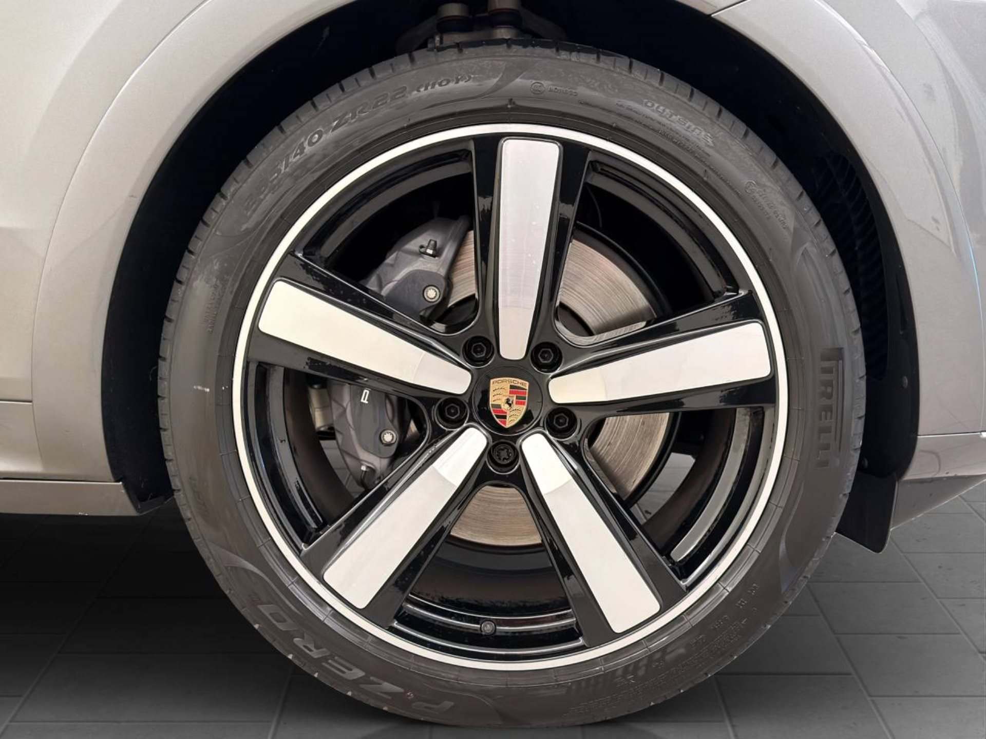 PORSCHE Cayenne E-Hybrid-image-10
