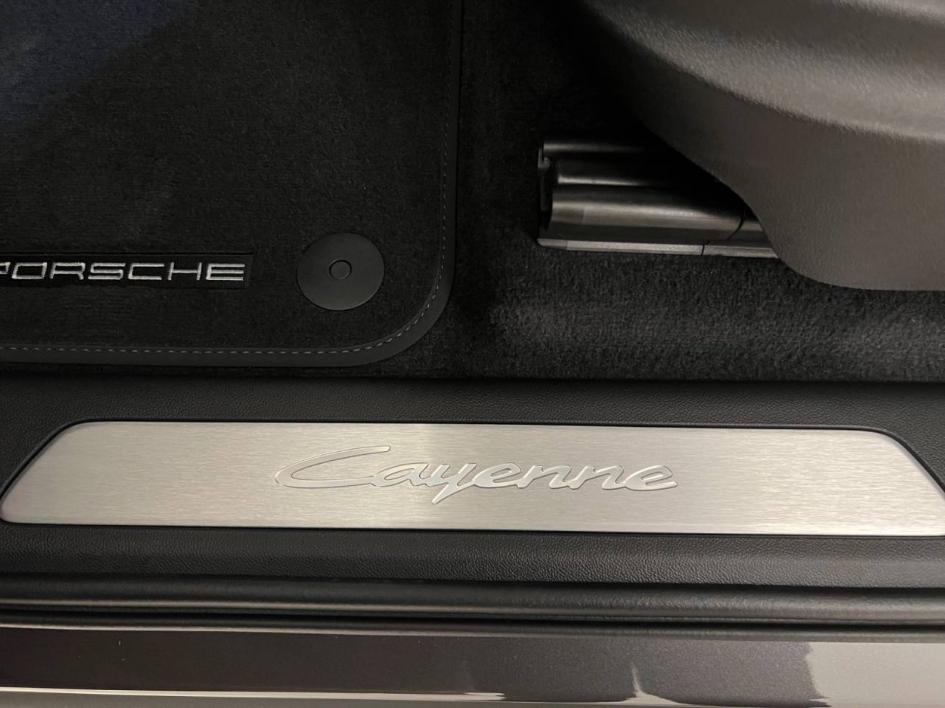 PORSCHE Cayenne E-Hybrid-image-11