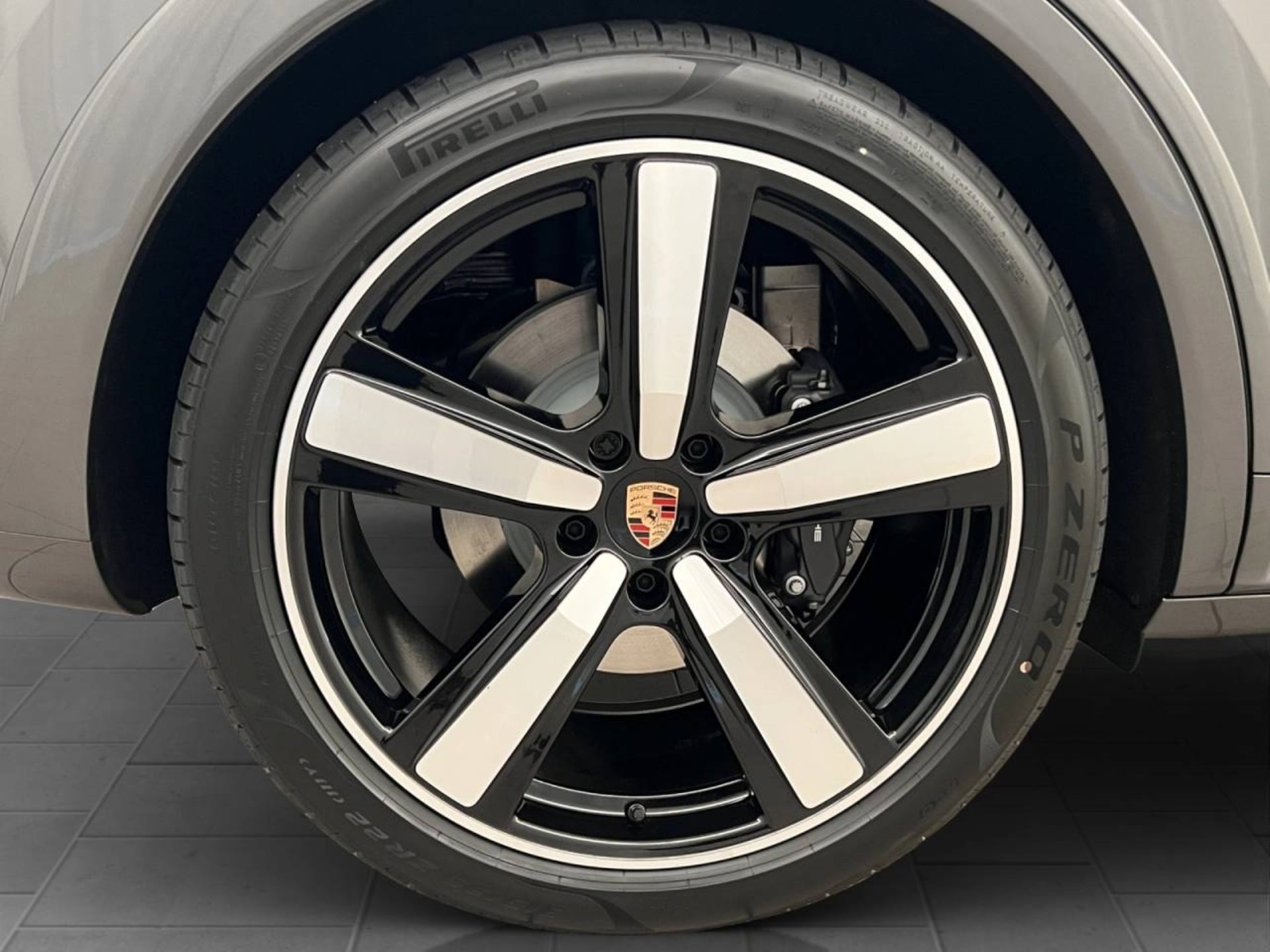 PORSCHE Cayenne E-Hybrid-image-6