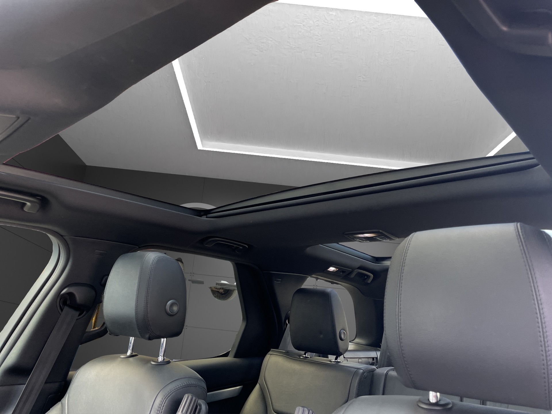LAND ROVER Discovery 3.0 SDV6 Landmark Edition Automatic-image-15