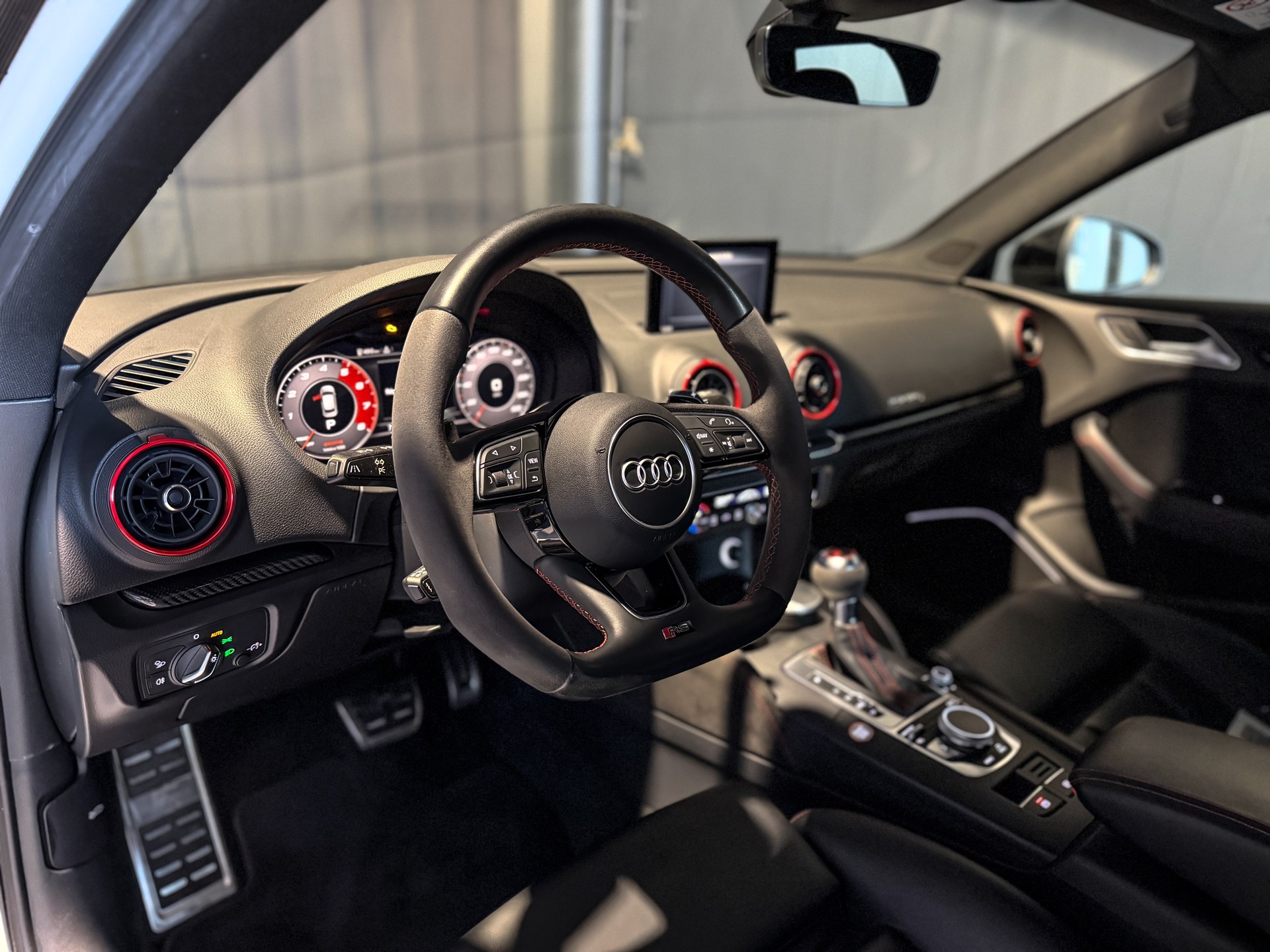 AUDI RS3 Sportback 2.5 TSI quattro S-tronic-image-8