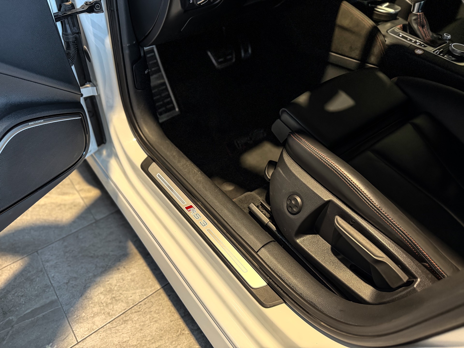 AUDI RS3 Sportback 2.5 TSI quattro S-tronic-image-12
