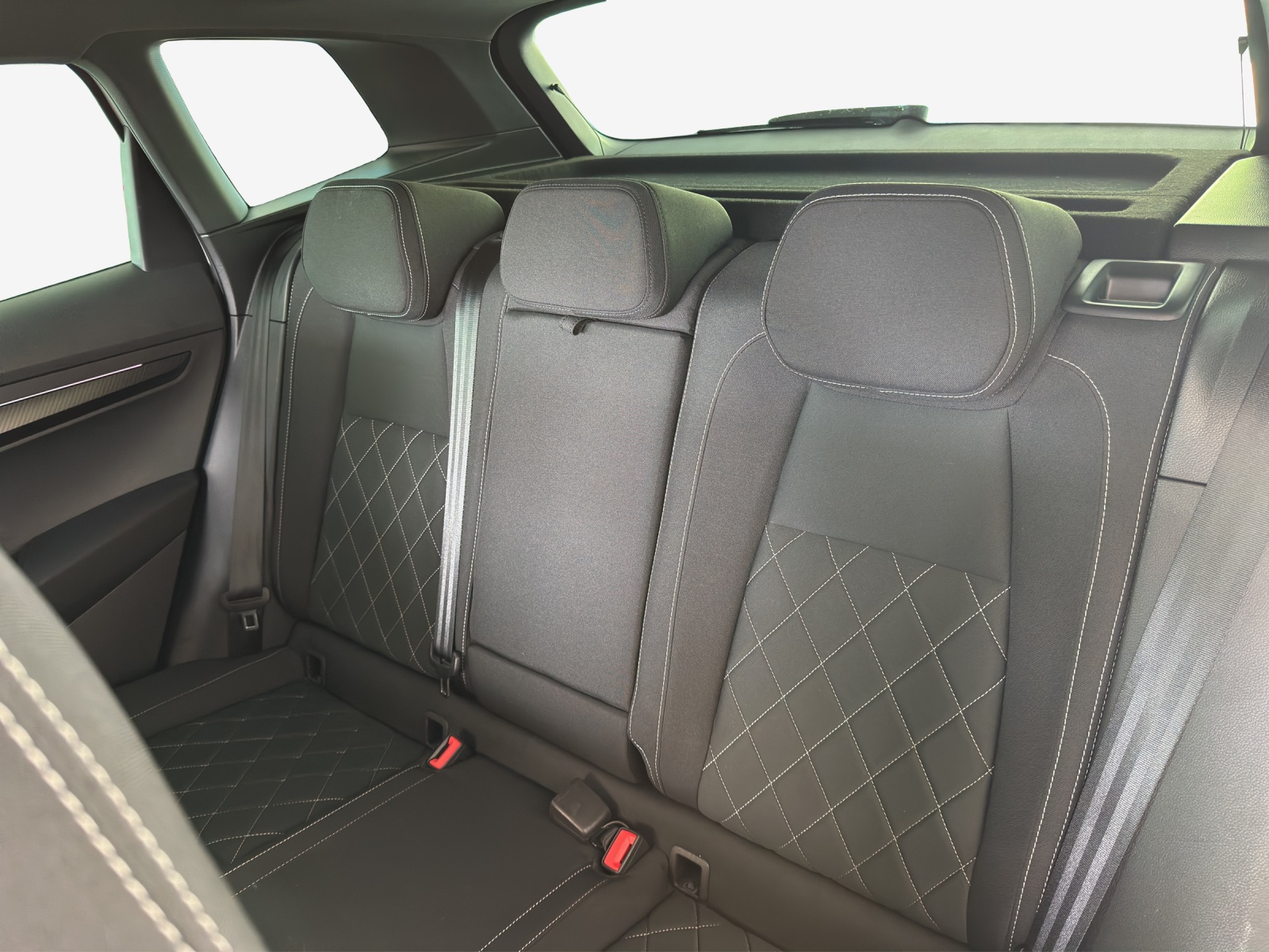 SKODA Karoq 2.0 TDI CR Sport Line 4x4 DSG-image-11