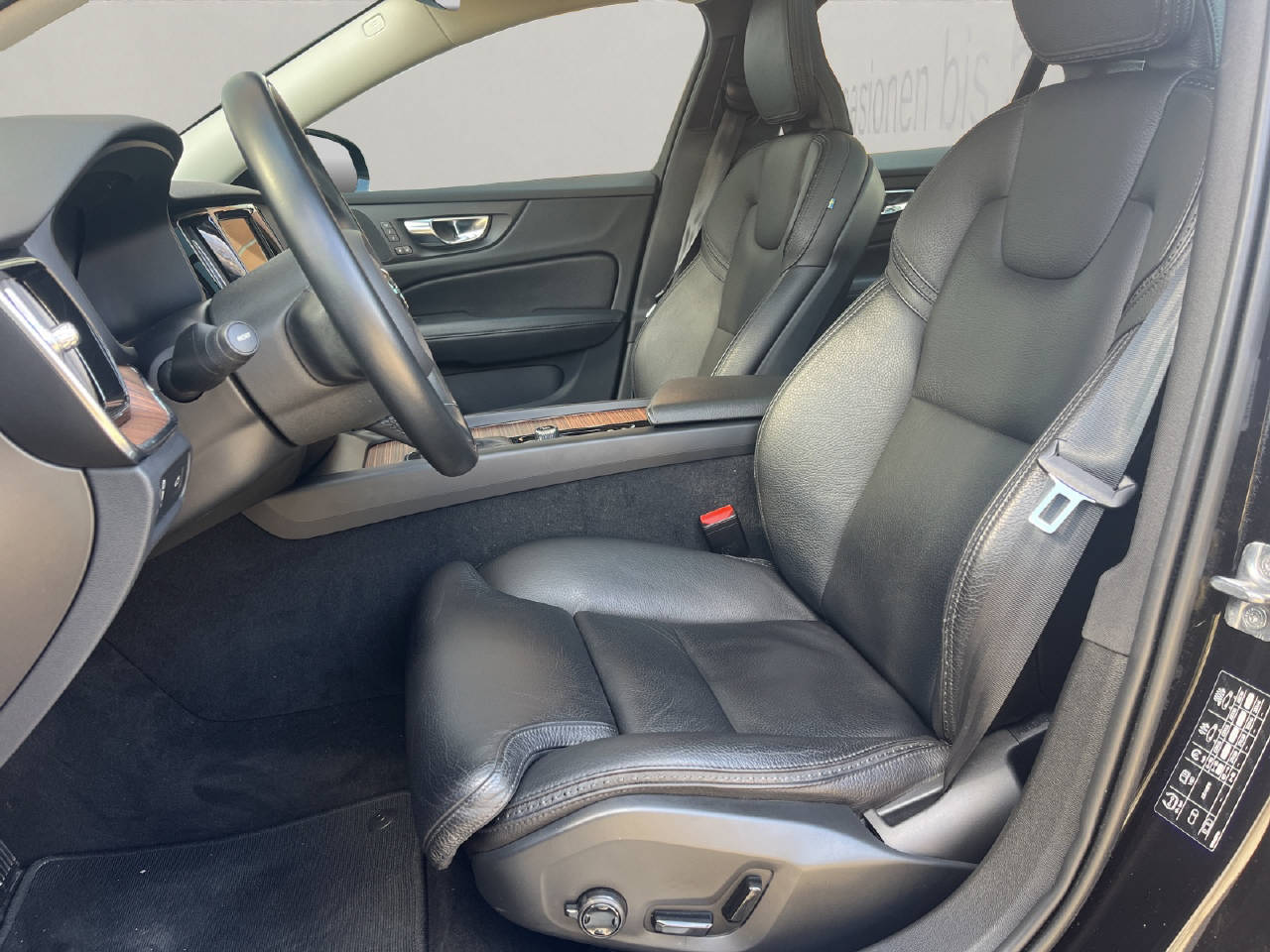 VOLVO V60 Cross Country 2.0 D4 AWD-image-9