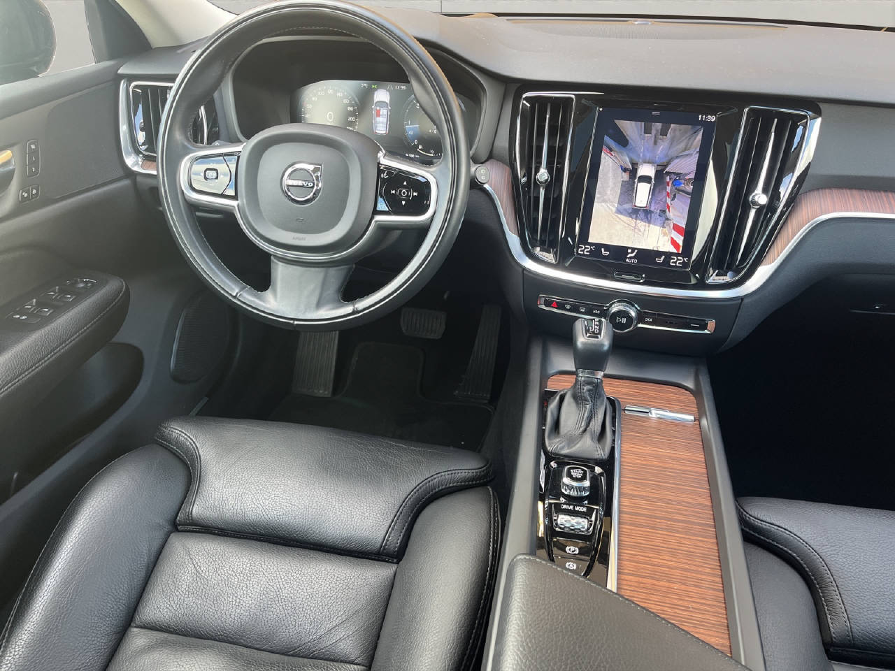 VOLVO V60 Cross Country 2.0 D4 AWD-image-13