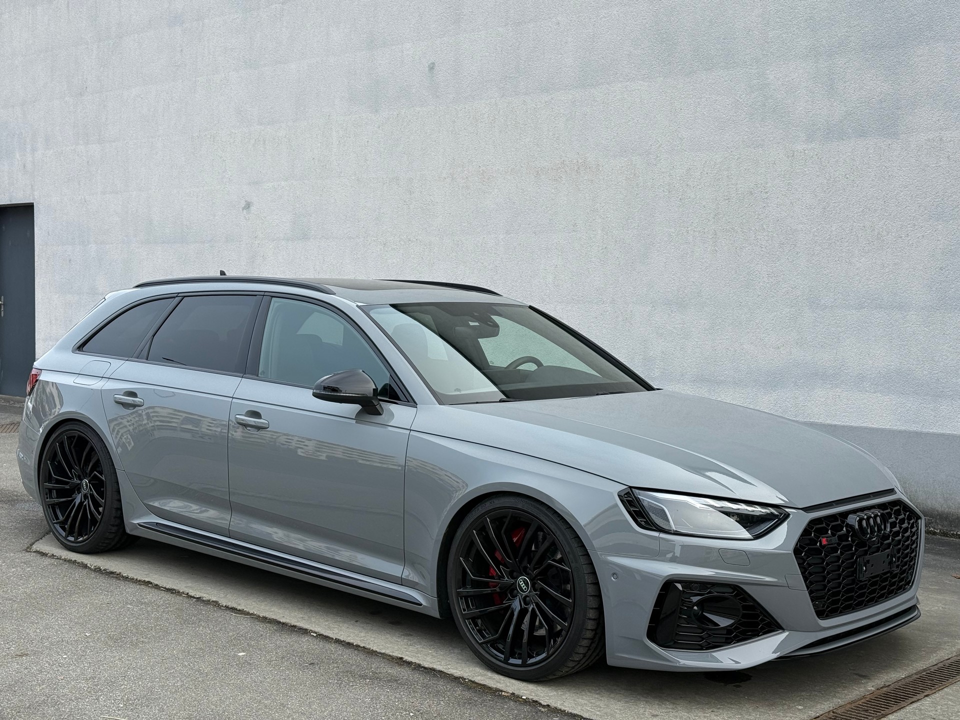AUDI RS4 Avant quattro tiptronic-image-6