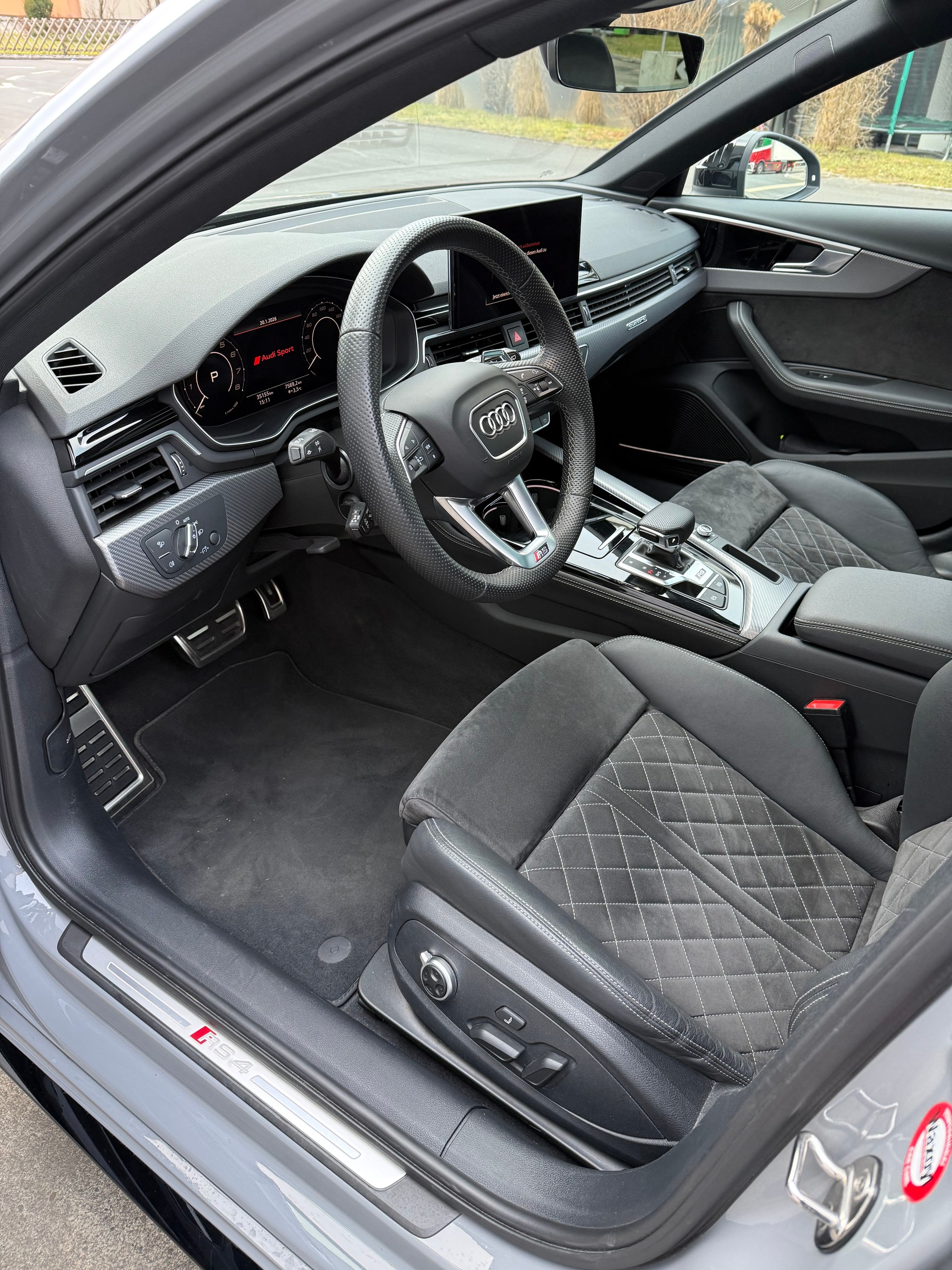 AUDI RS4 Avant quattro tiptronic-image-9