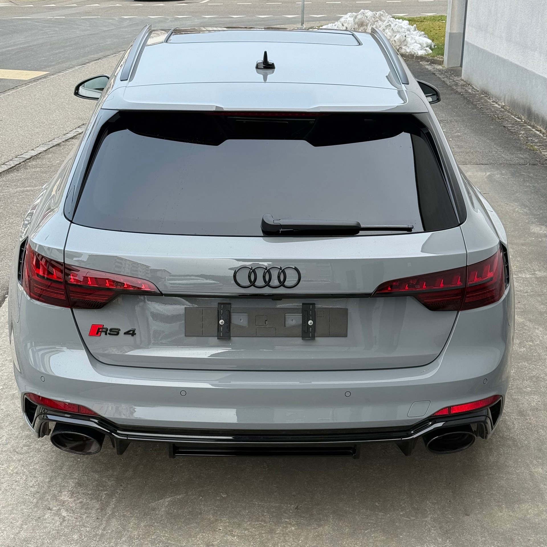 AUDI RS4 Avant quattro tiptronic-image-4