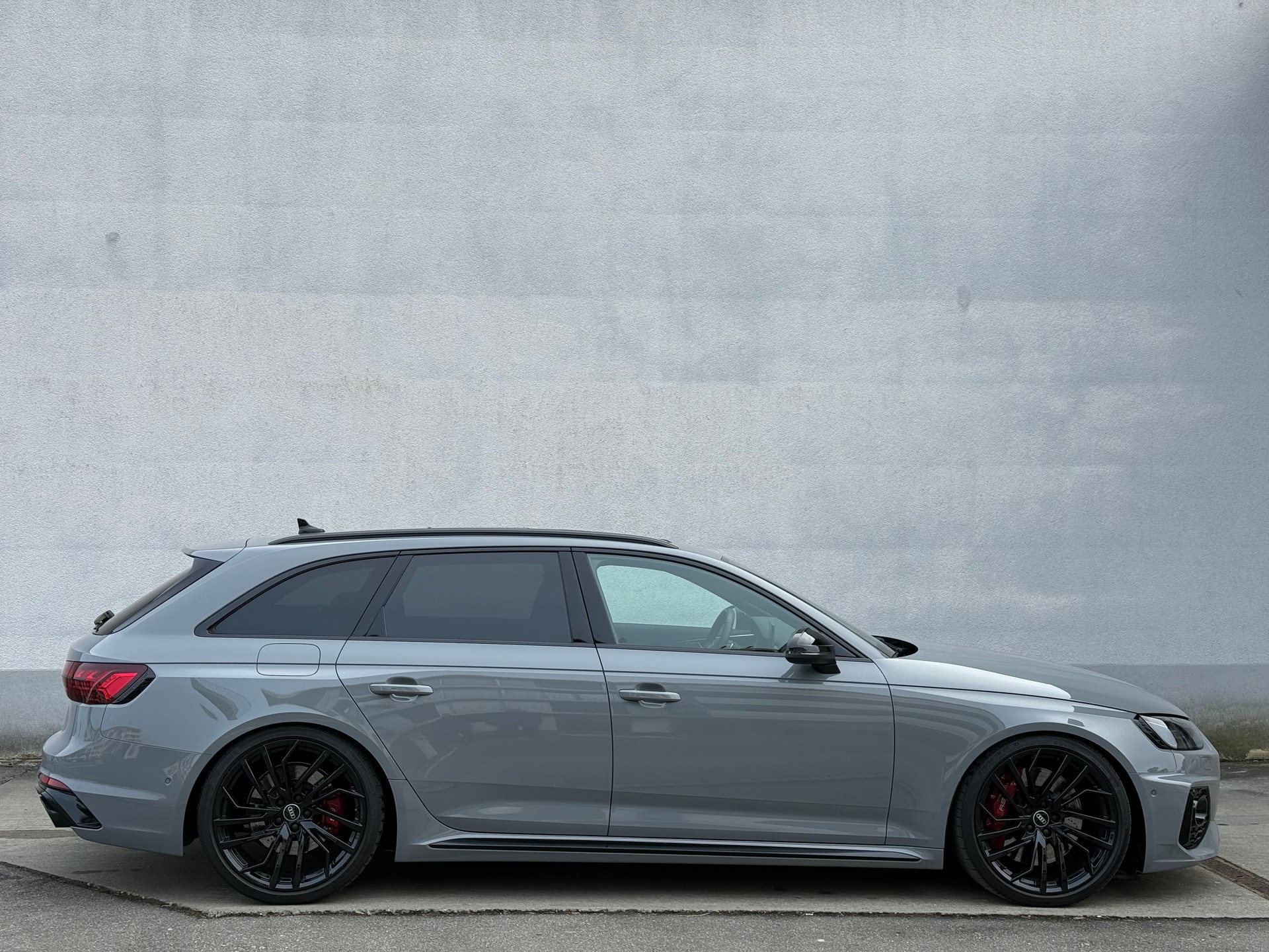 AUDI RS4 Avant quattro tiptronic-image-5