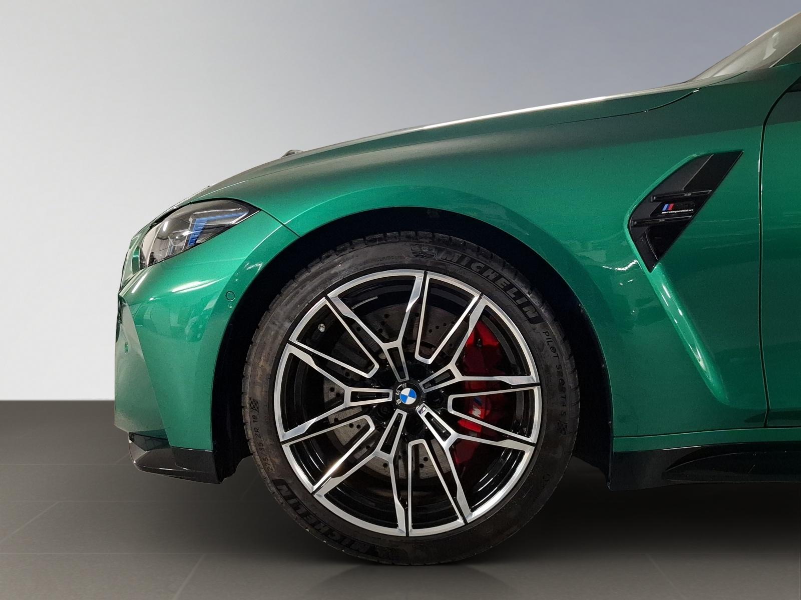 BMW M3 Competition-showroom-element-3